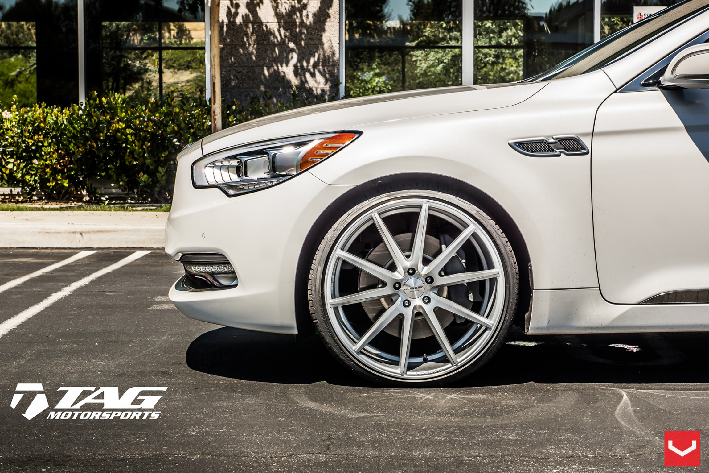 Chrome VFS Vossen Wheels on Kia K900 - Photo by Vossen