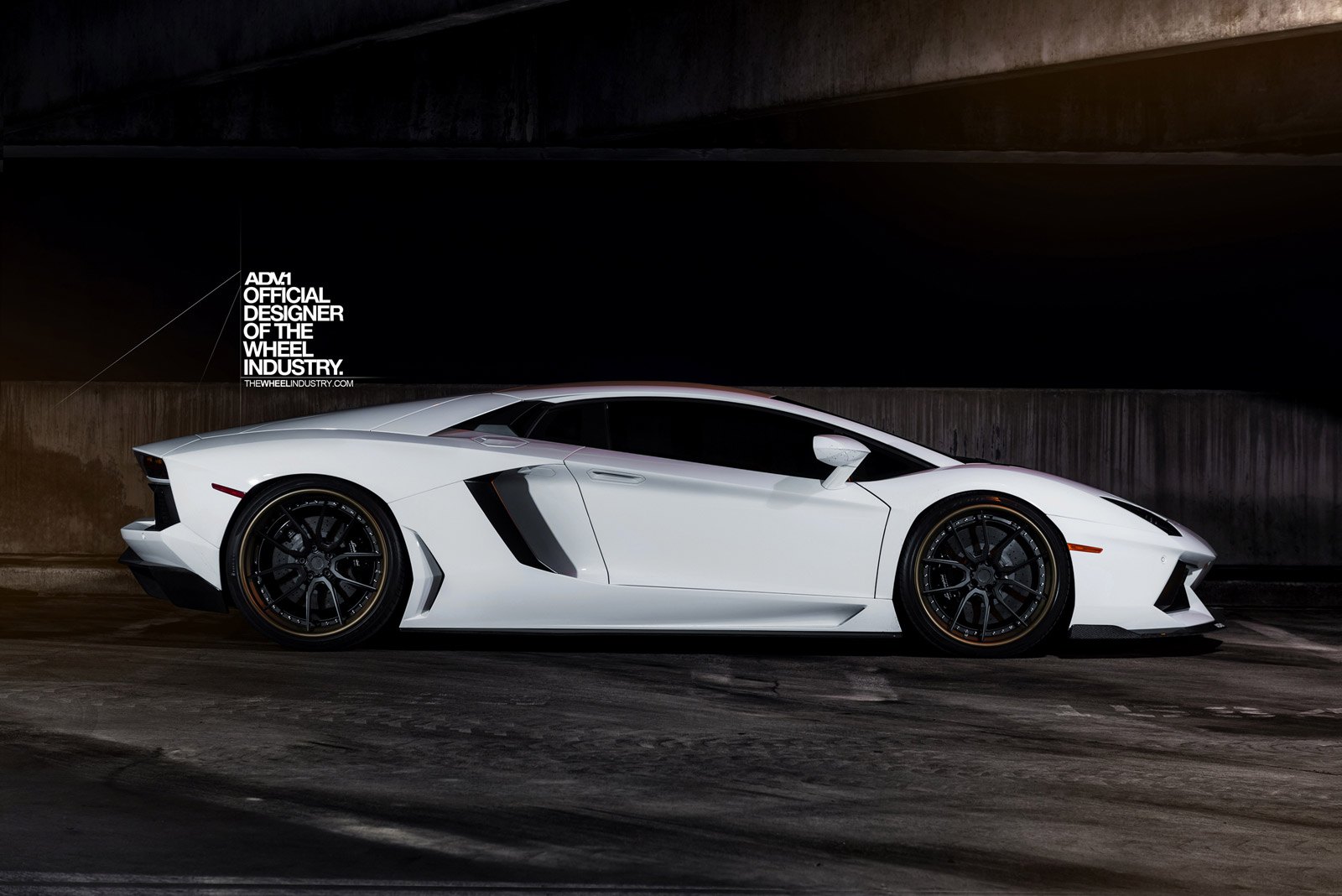 Lamborghini Aventador White and Black