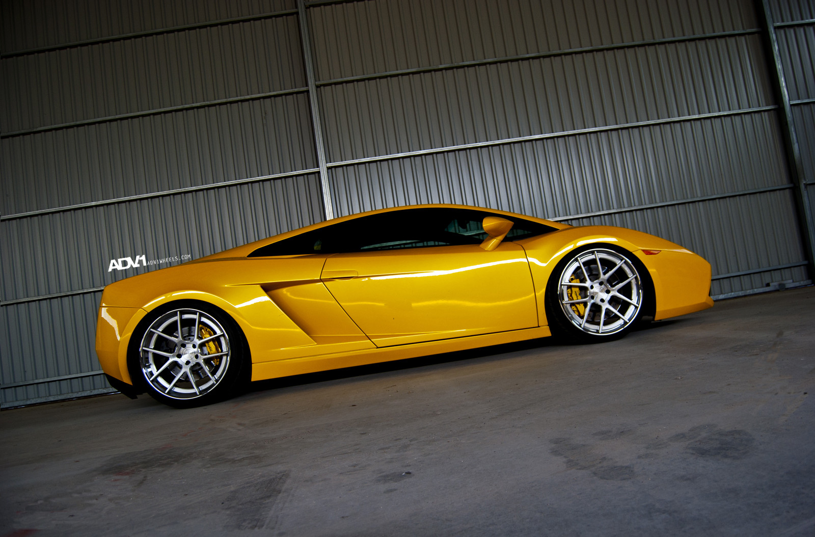 Aftermarket Side Scoops on Yellow Lamborghini Gallardo - Photo by ADV.1