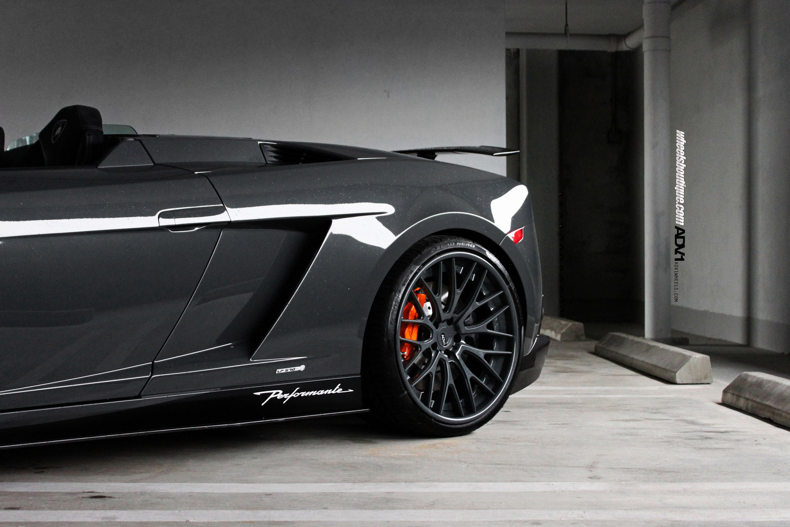 Pirelli Tires on Black Lamborghini Gallardo - Photo by ADV.1