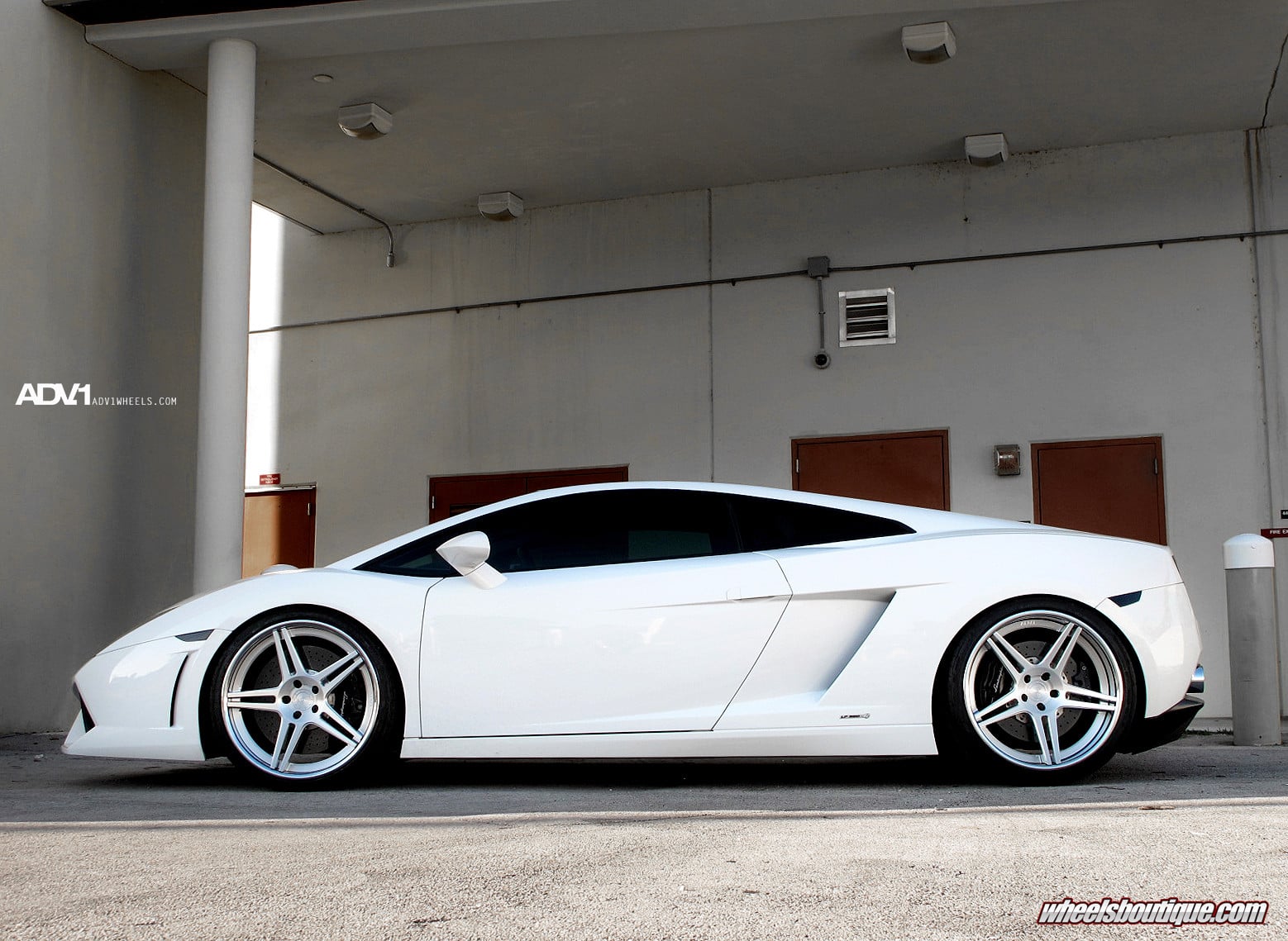 Polished ADV1 Rims on White Lamborghini Gallardo - Photo by ADV.1