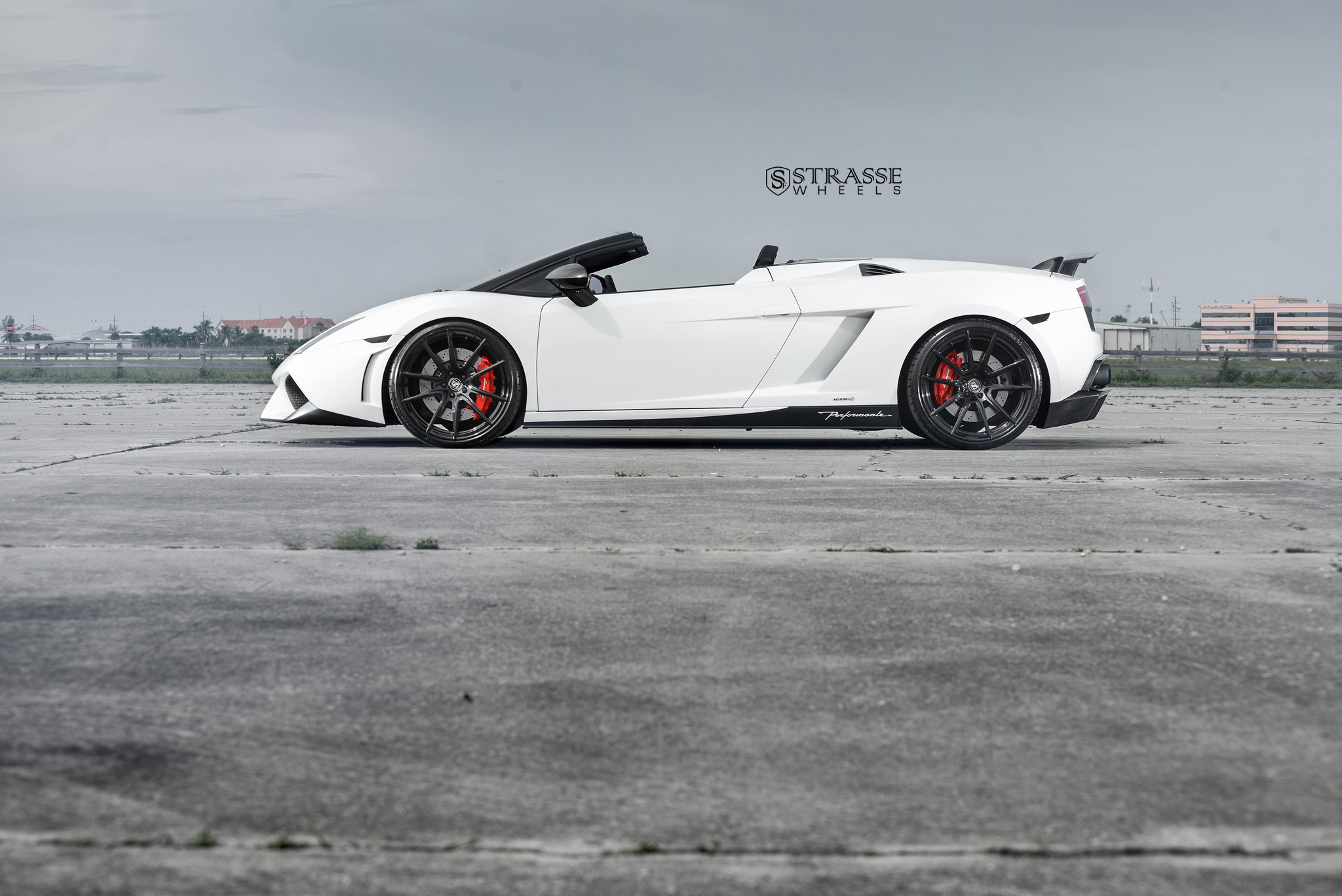White Lamborghini Gallardo with Carbon Fiber Side Skirts - Photo by Strasse Forged