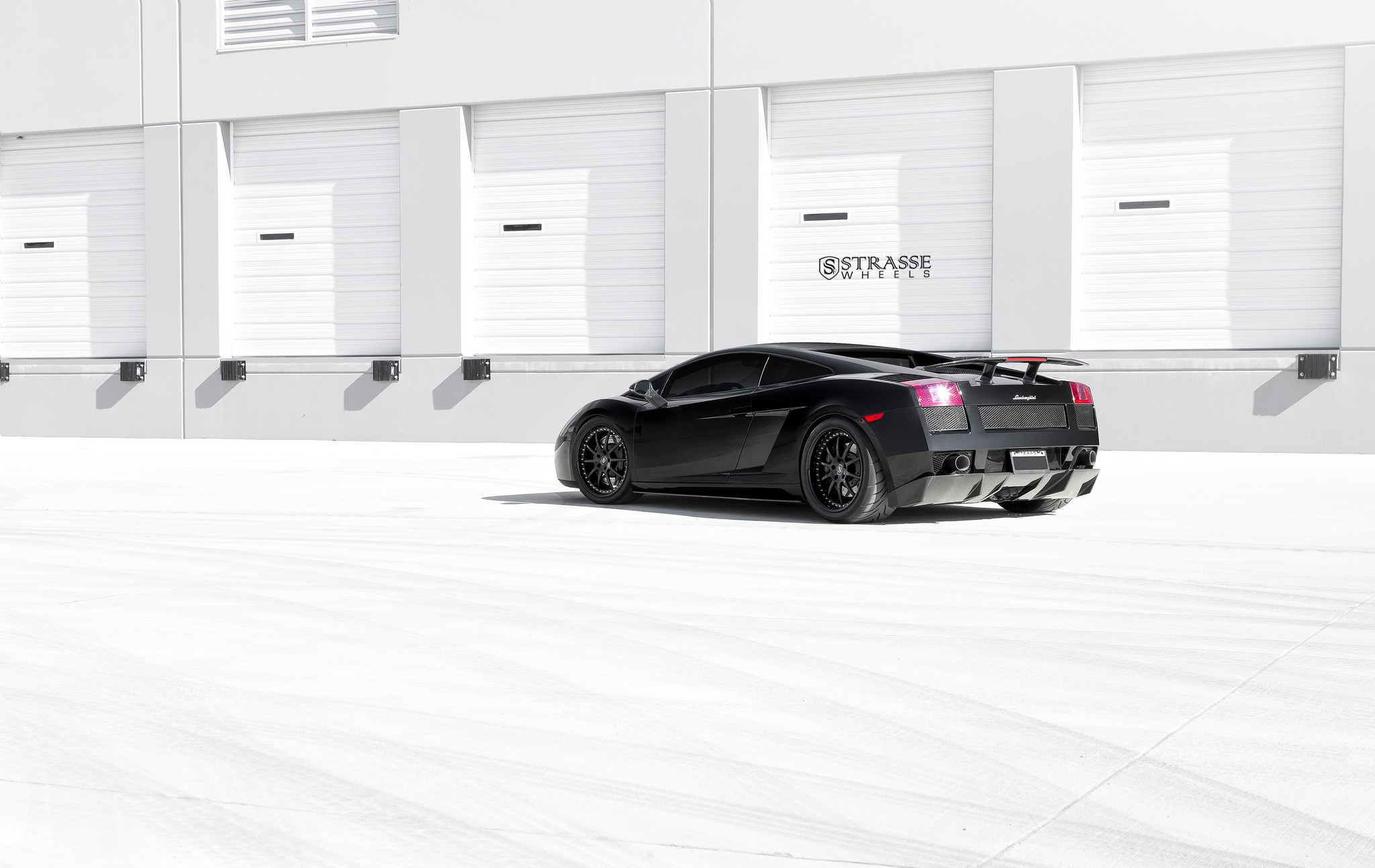 Rear Spoiler with Light on Black Lamborghini Gallardo - Photo by Strasse Forged