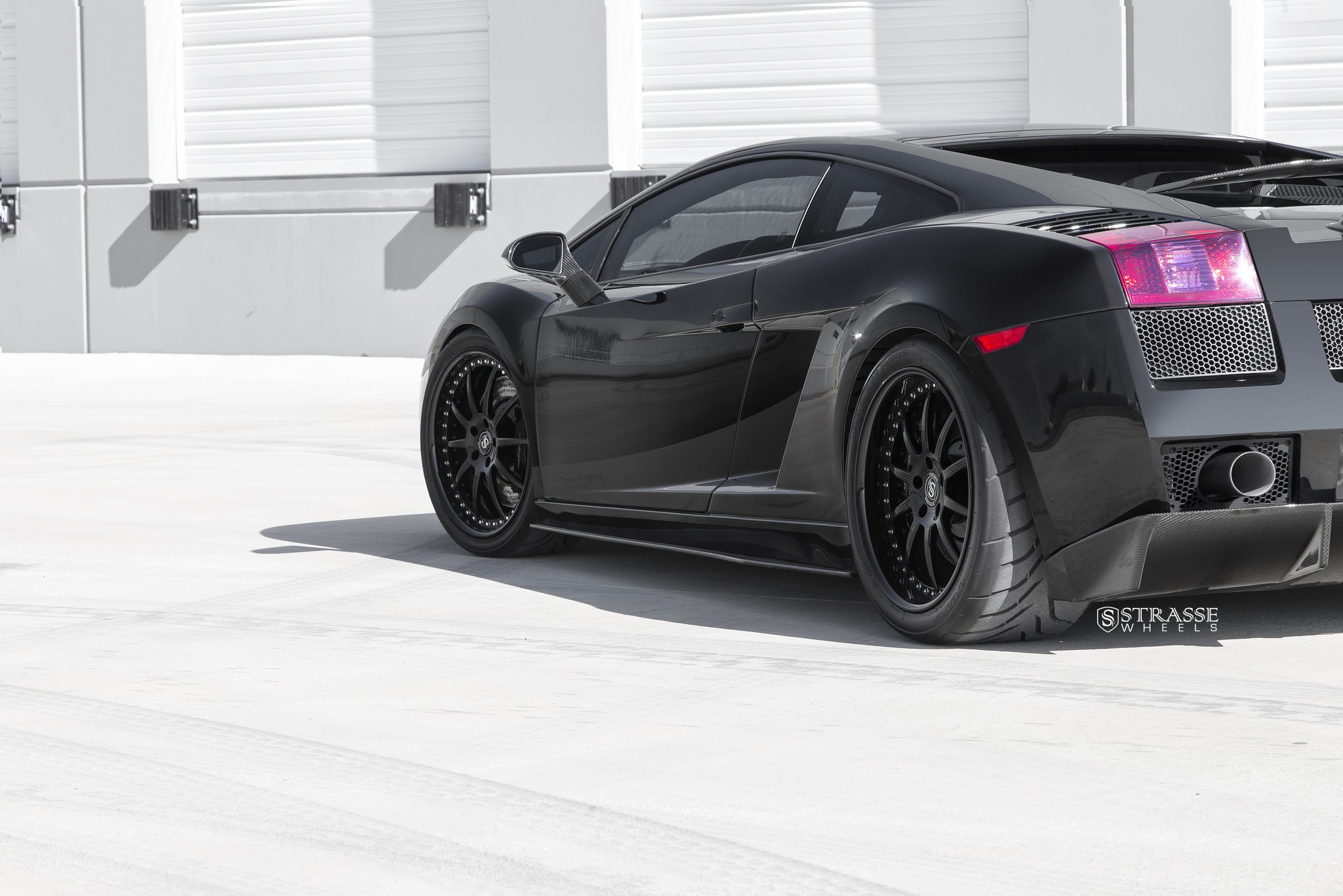 Aftermarket Rear Diffuser on Black Lamborghini Gallardo - Photo by Strasse Forged