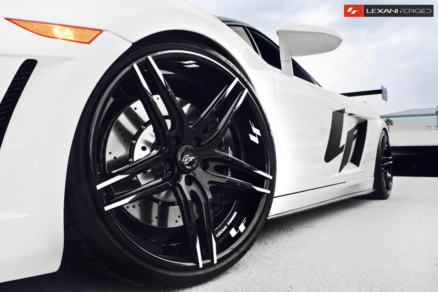 Black and White LZ Series Lexani Wheels on Lamborghini Gallardo - Photo by Lexani