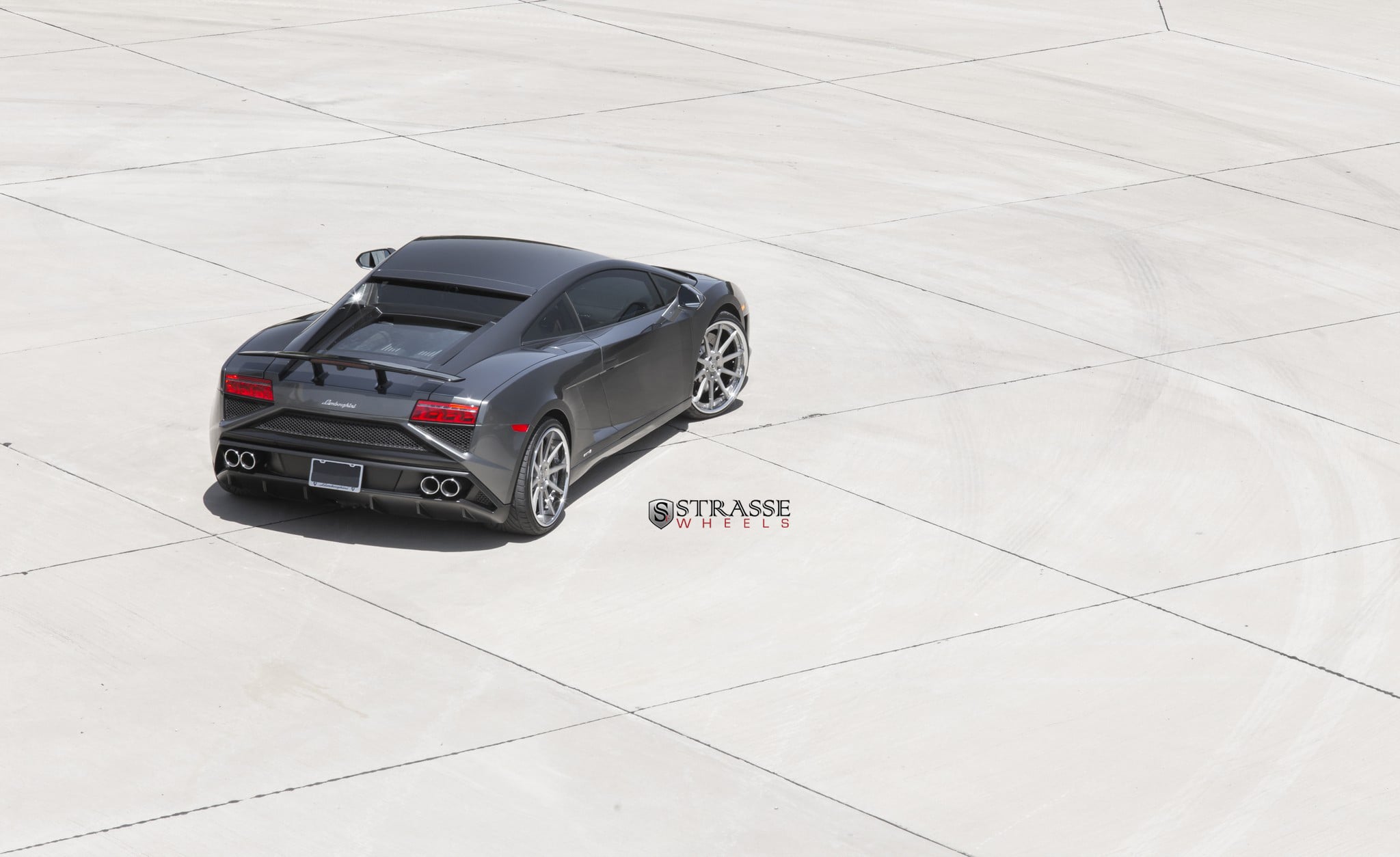 Aftermarket Rear Diffuser on Gray Lamborghini Gallardo - Photo by Strasse Forged