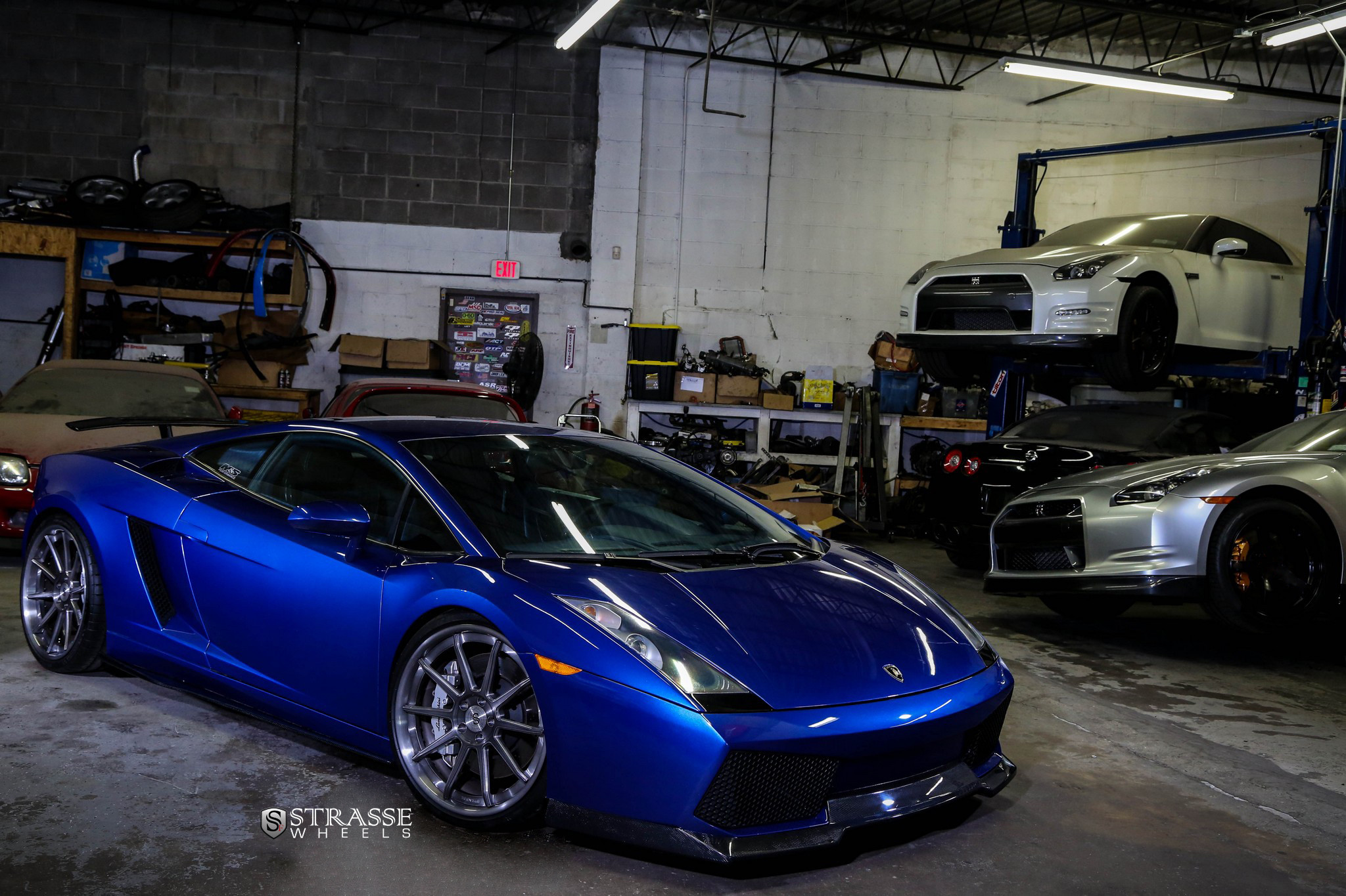 Blue Lamborghini Gallardo with Custom Side Skirts - Photo by Strasse Forged