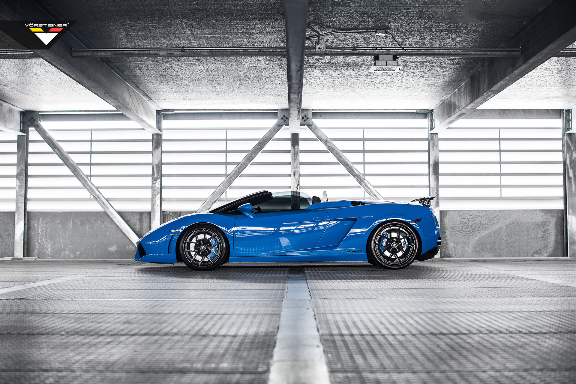 Aftermarket Side Skirts on Blue Convertible Lamborghini Gallardo - Photo by Vorstiner