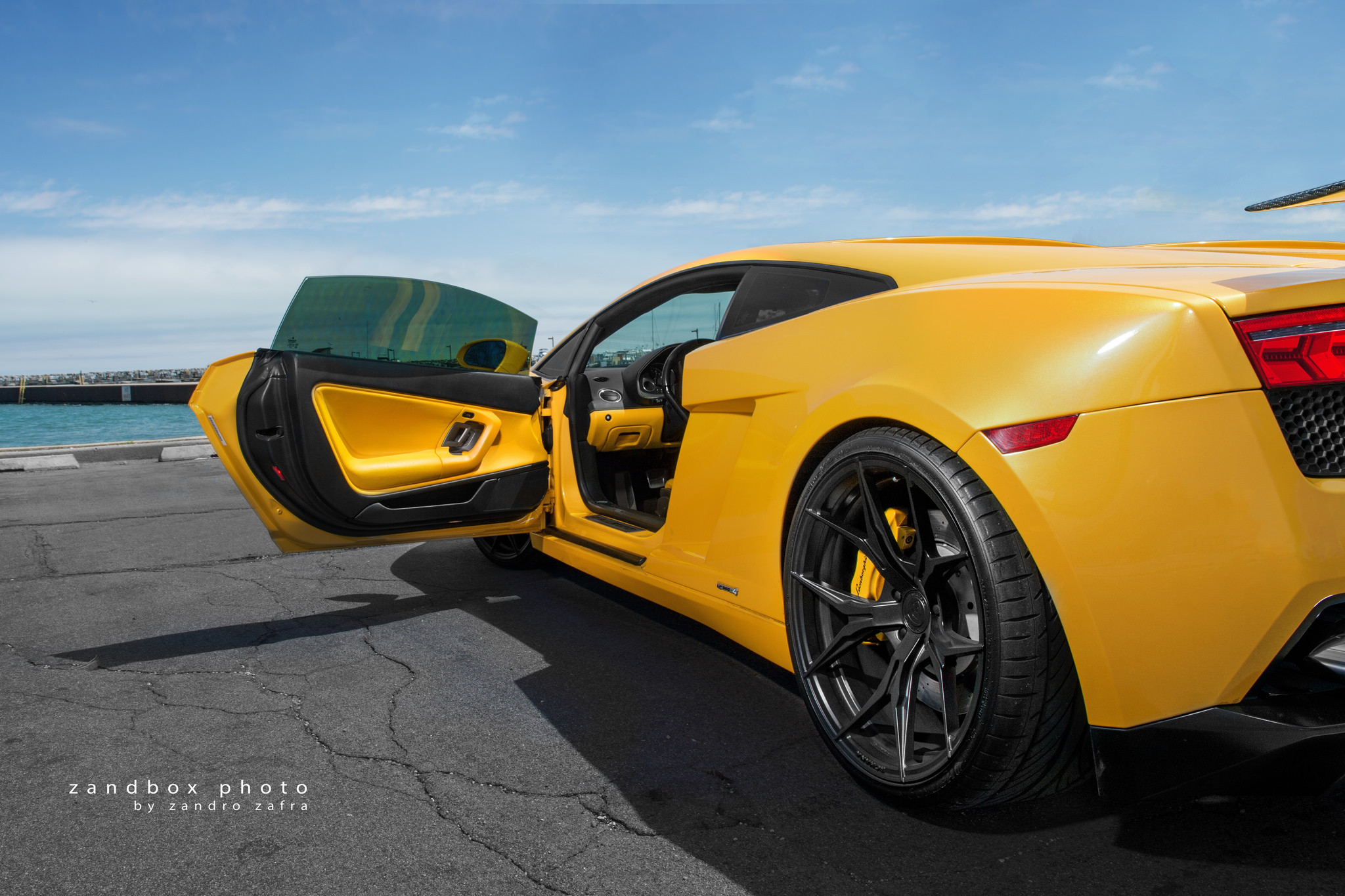 Yellow Lamborghini Gallardo with Matte Black Custom Rims - Photo by zandbox