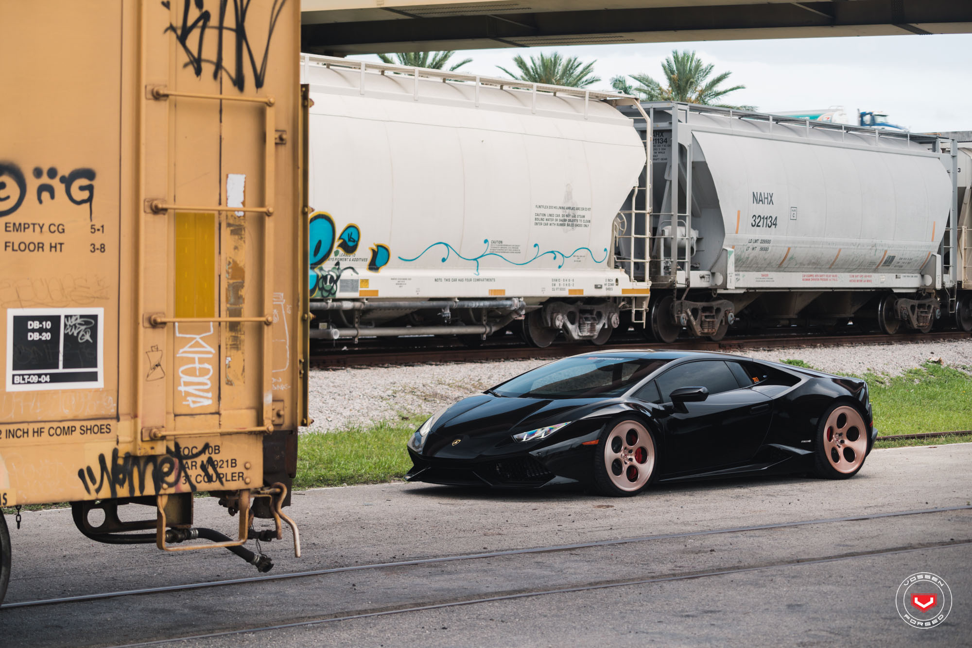 Vintage Rose Custom Wheels on Lamborghini Huracan - Photo by Vossen