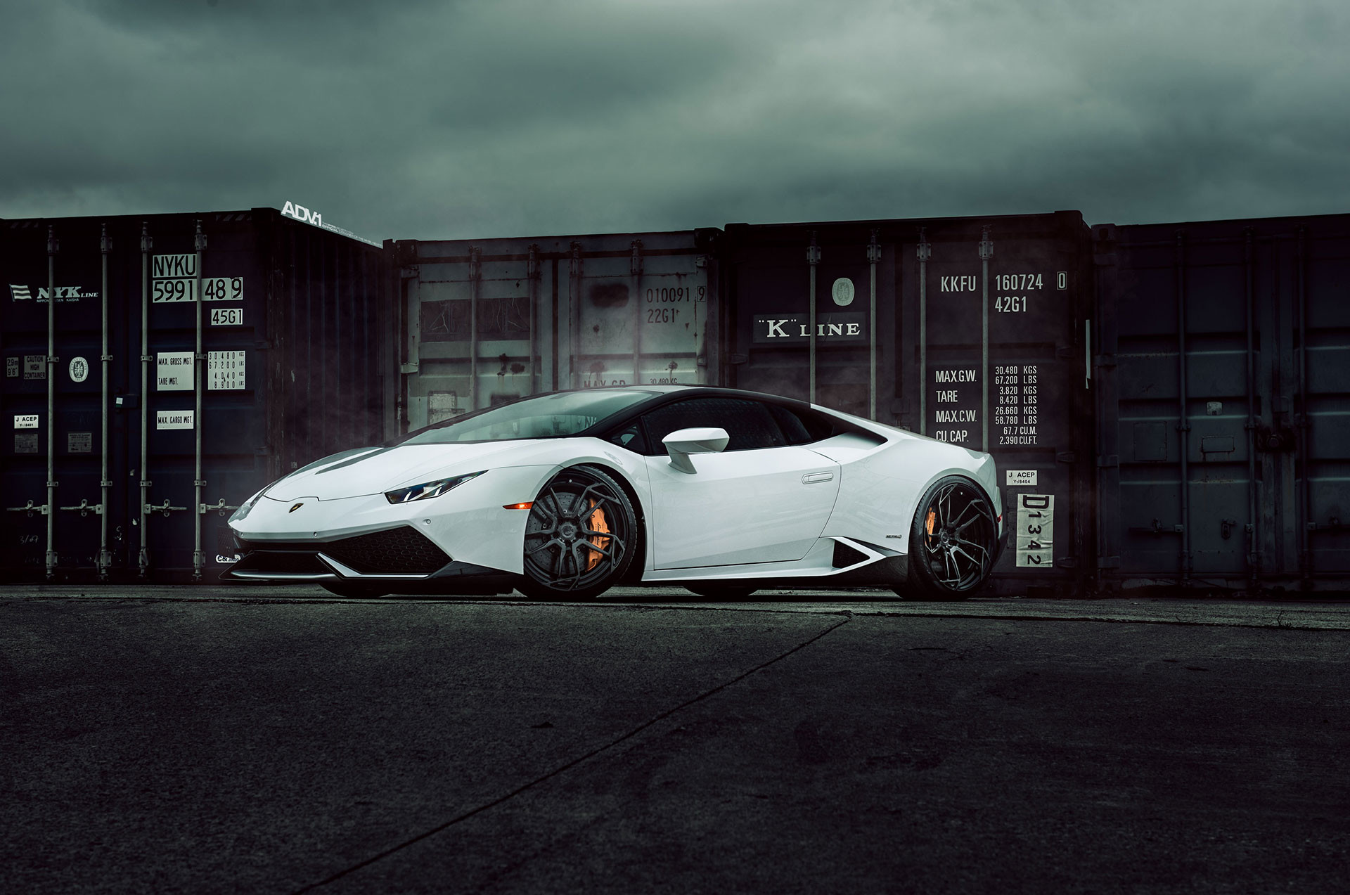 Brushed Liquid Smoke ADV1 Rims on Lamborghini Huracan - Photo by ADV.1