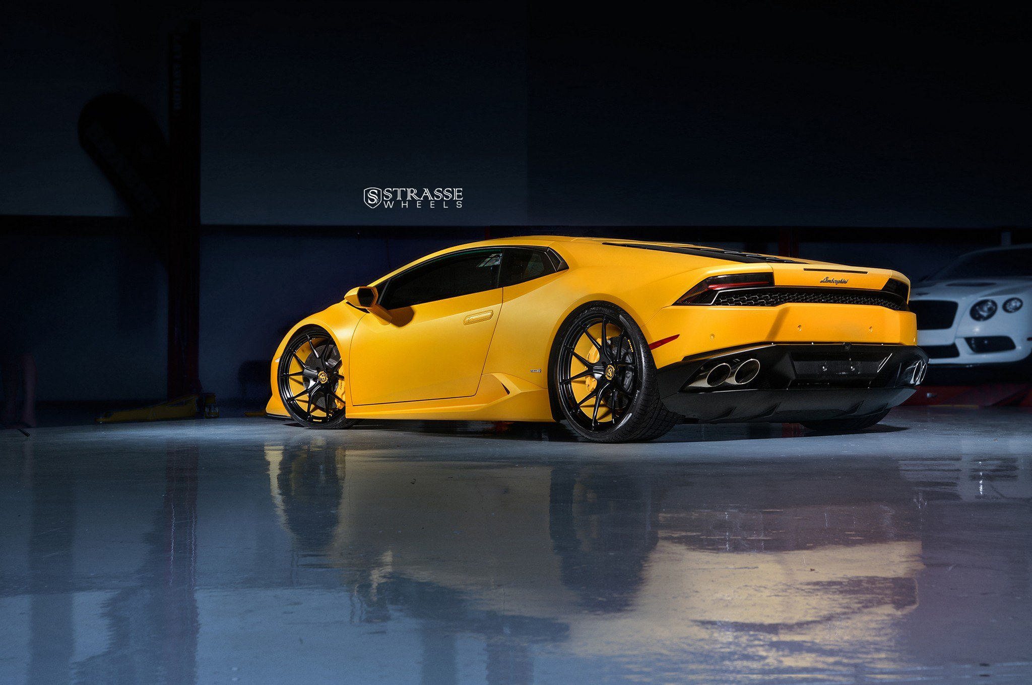 Lamborghini Huracan желтая