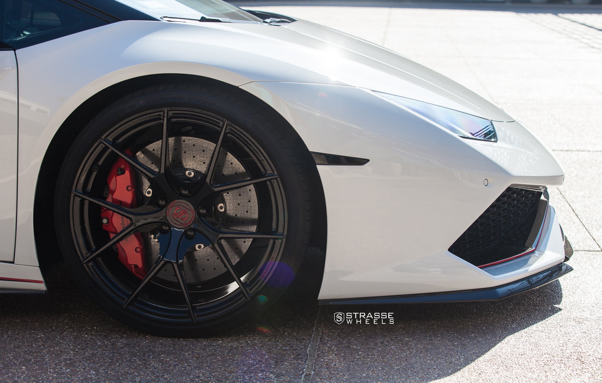 Carbon Fiber Strasse Rims on White Lamborghini Huracan - Photo by Strasse Forged
