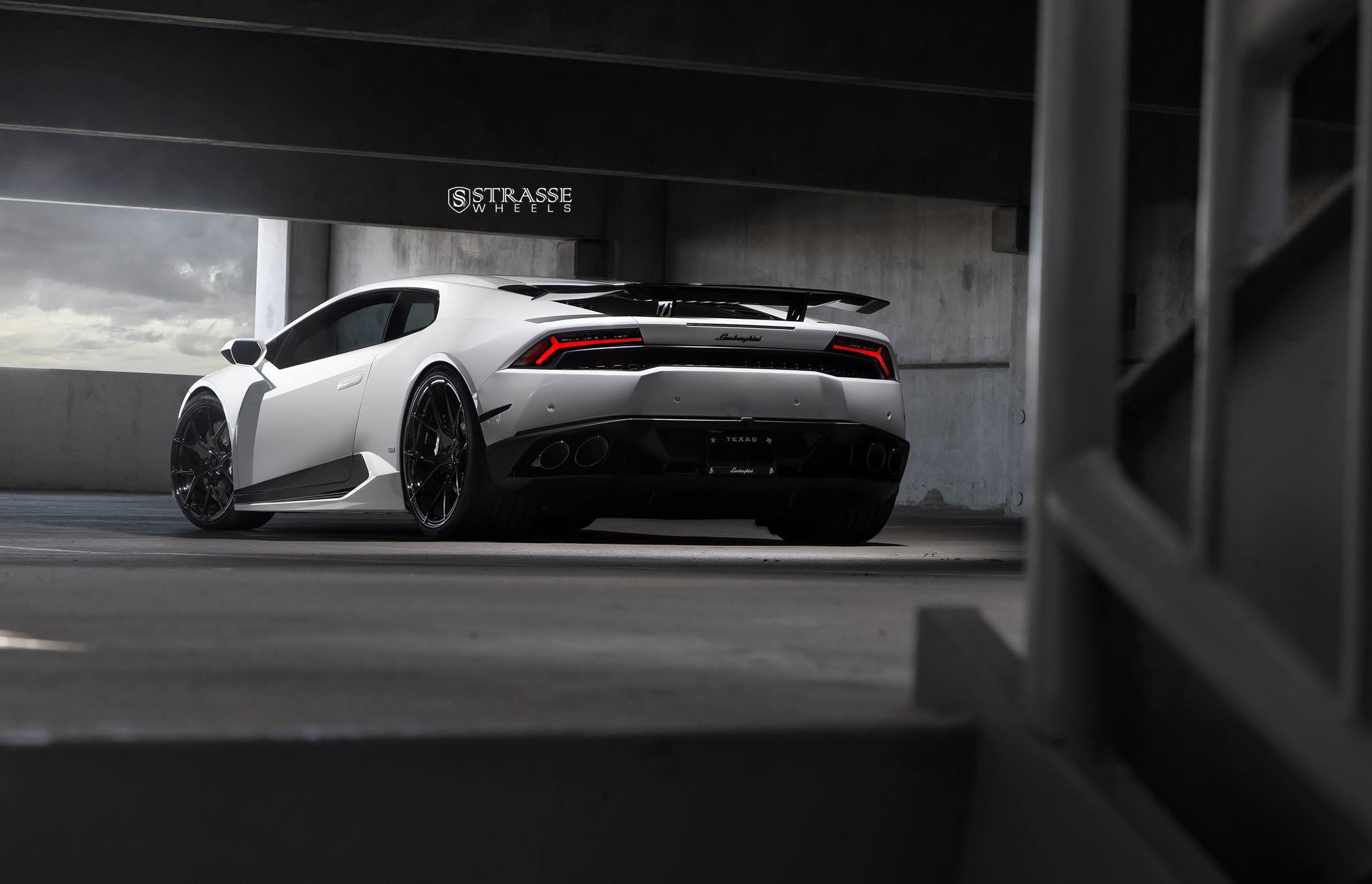 Custom Rear Diffuser on White Lamborghini Huracan - Photo by Strasse Forged