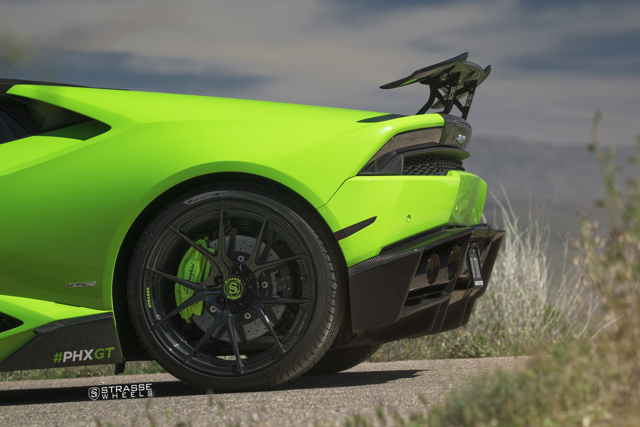 Carbon Fiber Side Skirts on Lime Green Lamborghini Huracan - Photo by Strasse Forged