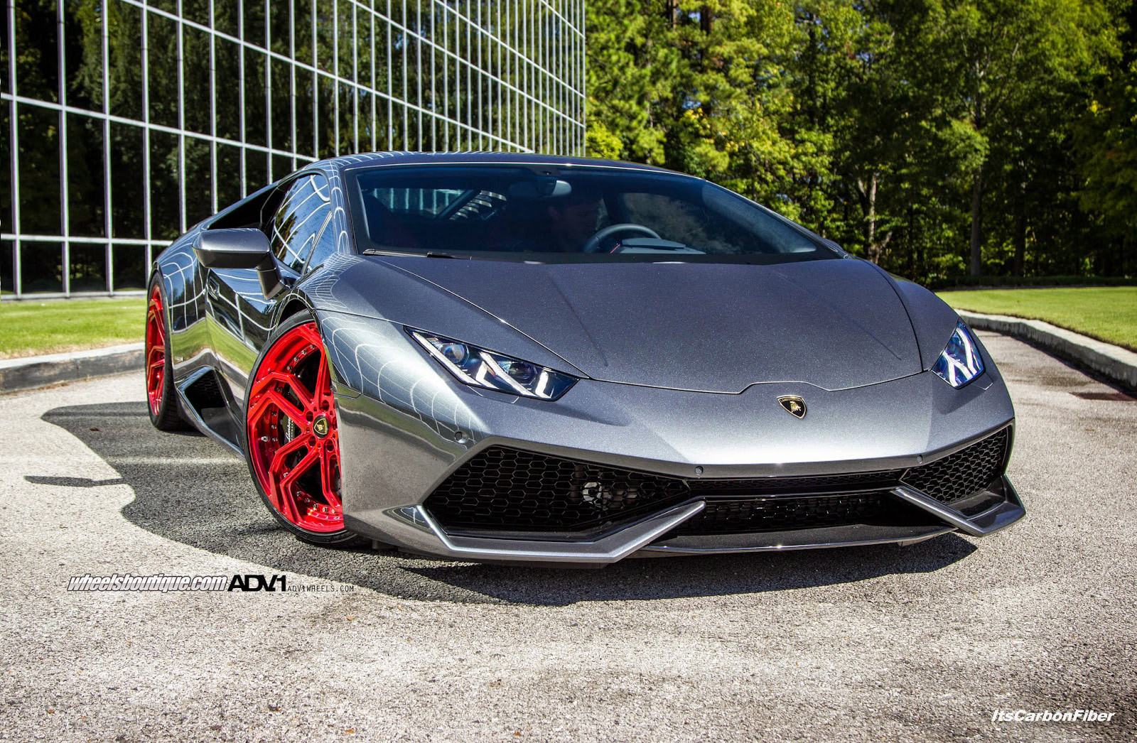 Lamborghini Huracan With Screaming Red Custom Wheels - Photo by ADV.1