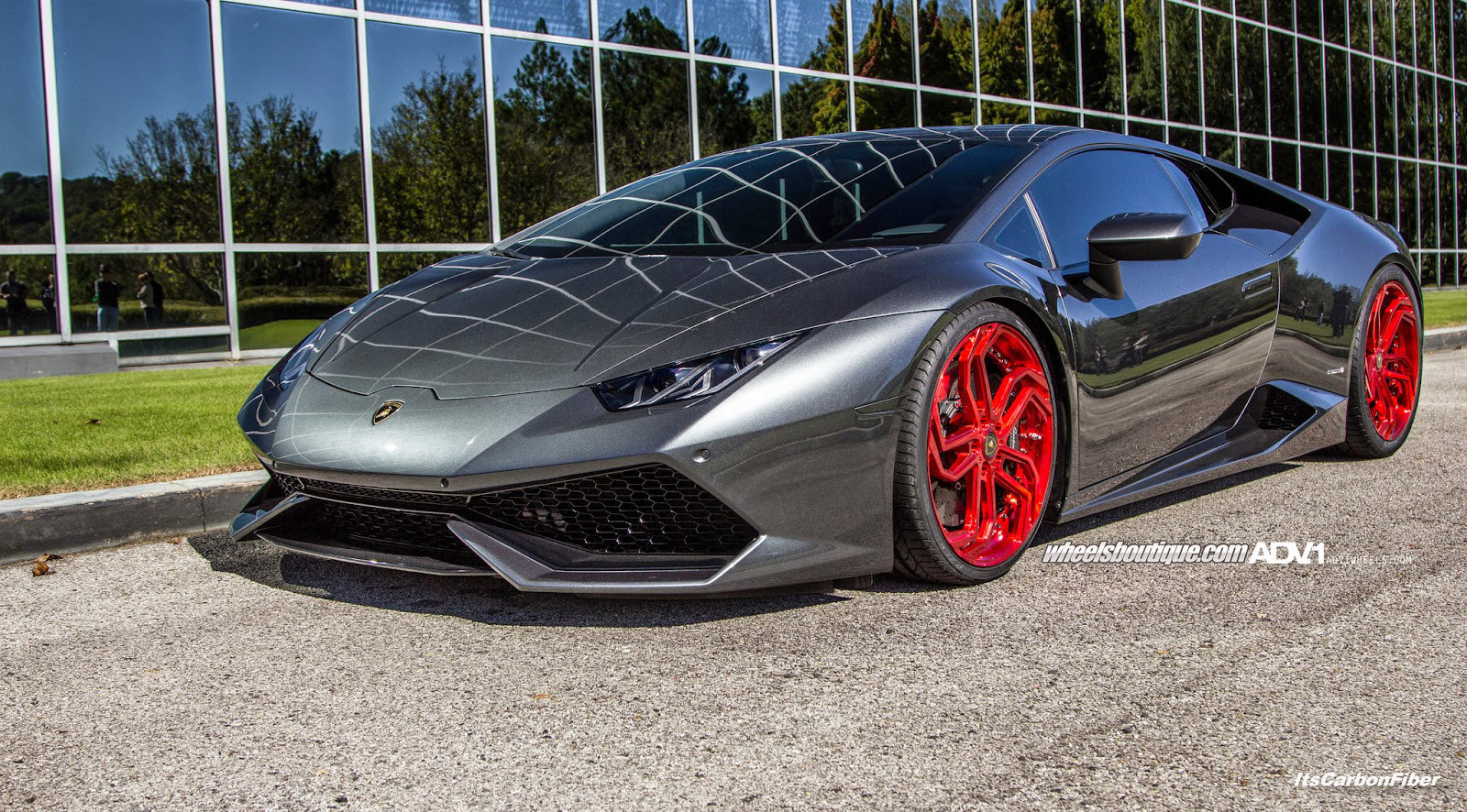 Lamborghini Huracan With Red Custom Wheels - Photo by ADV.1