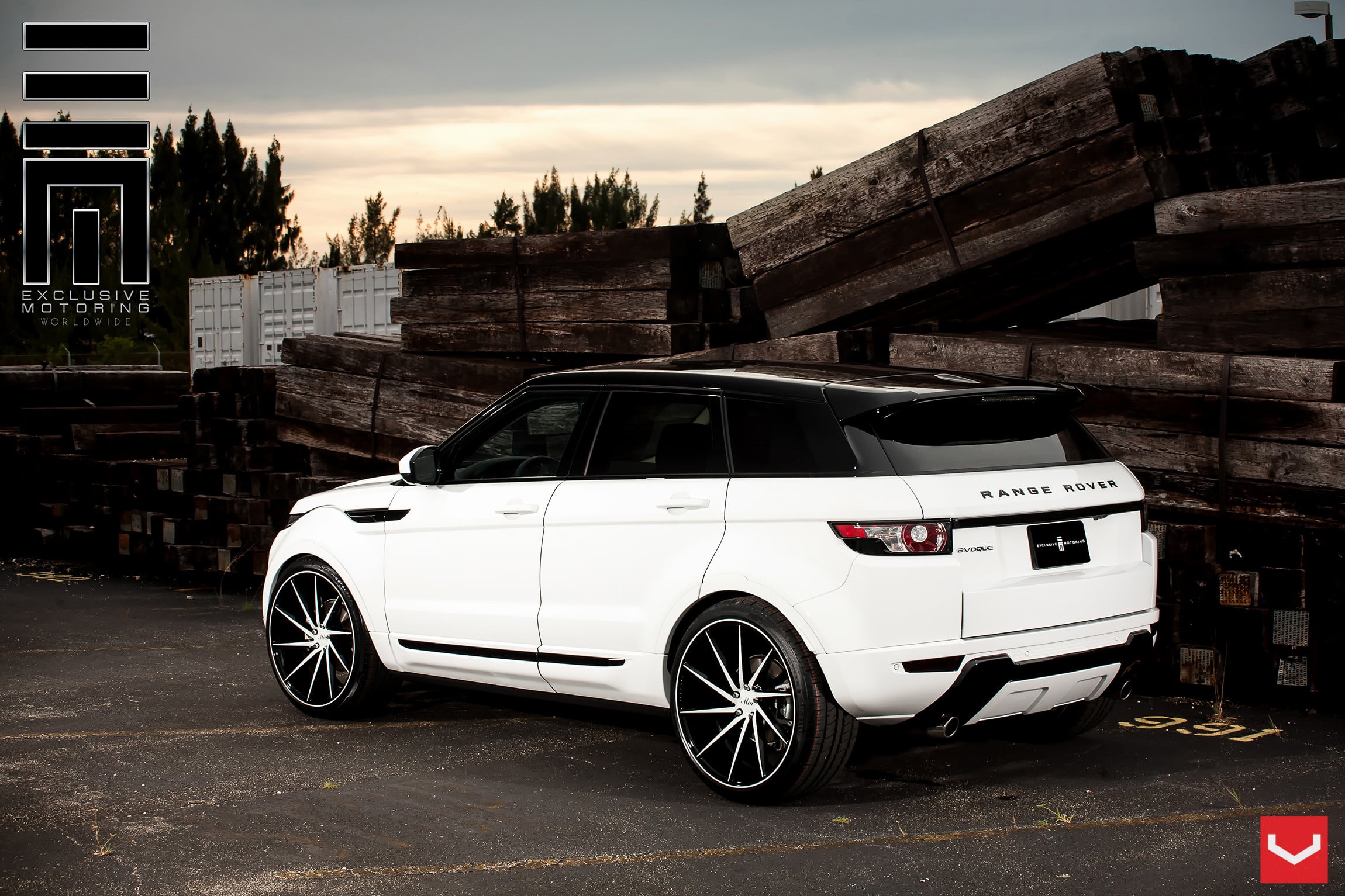 Aftermarket Rear Diffuser on White Land Rover Evoque  - Photo by Vossen