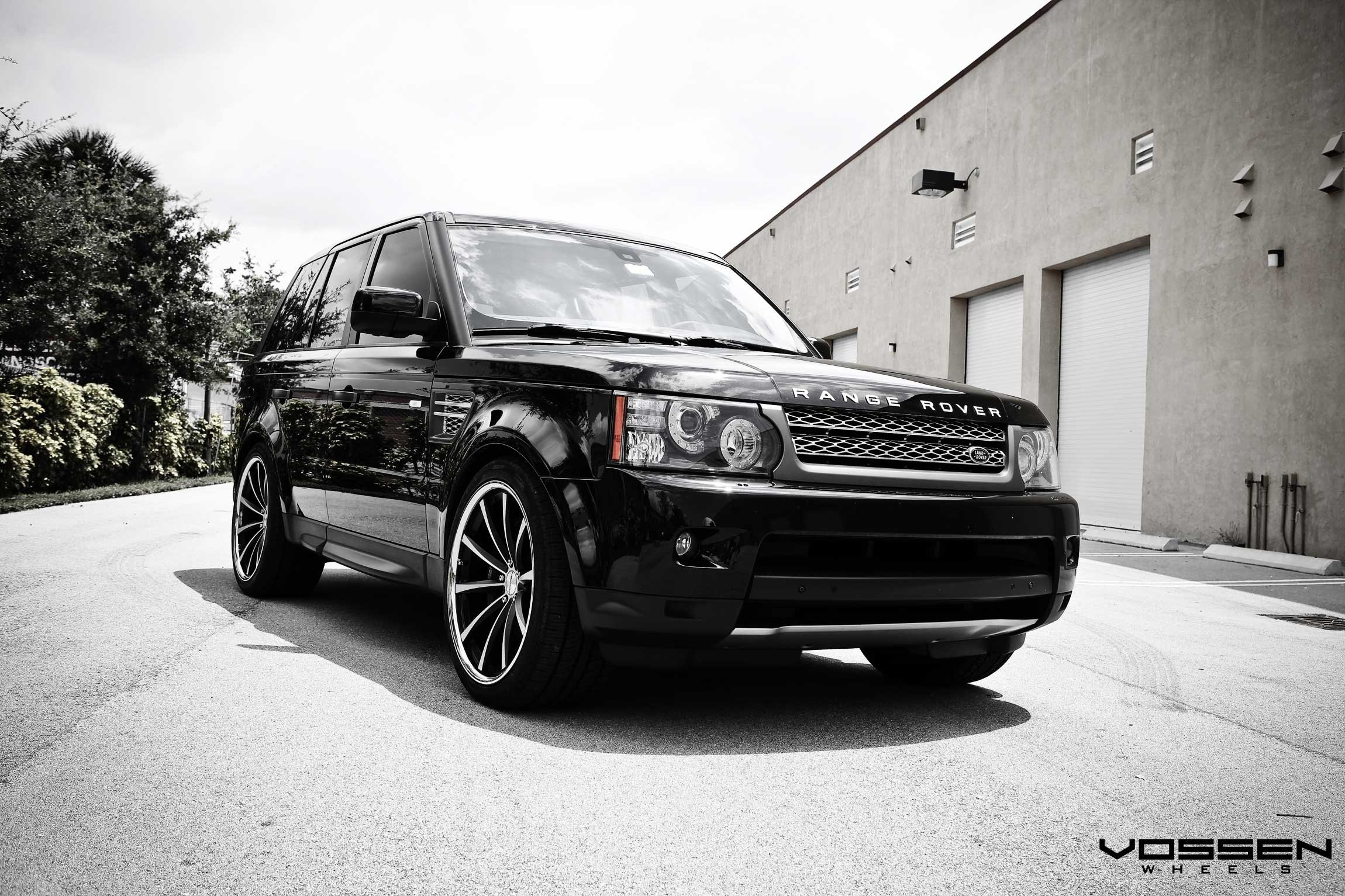 Range rover black. Рендж Ровер спорт черный. Машина Рендж Ровер черный. Range Rover Sport l320. Ленд Ровер range Rover Sport Black.