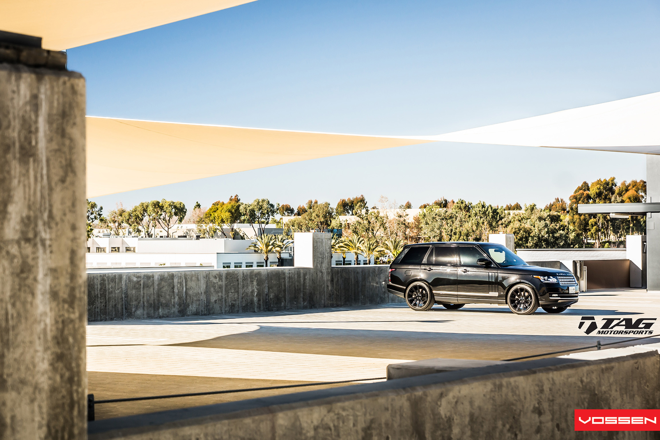 Land Rover Range Rover with CV4 Vossen Rims - Photo by Vossen