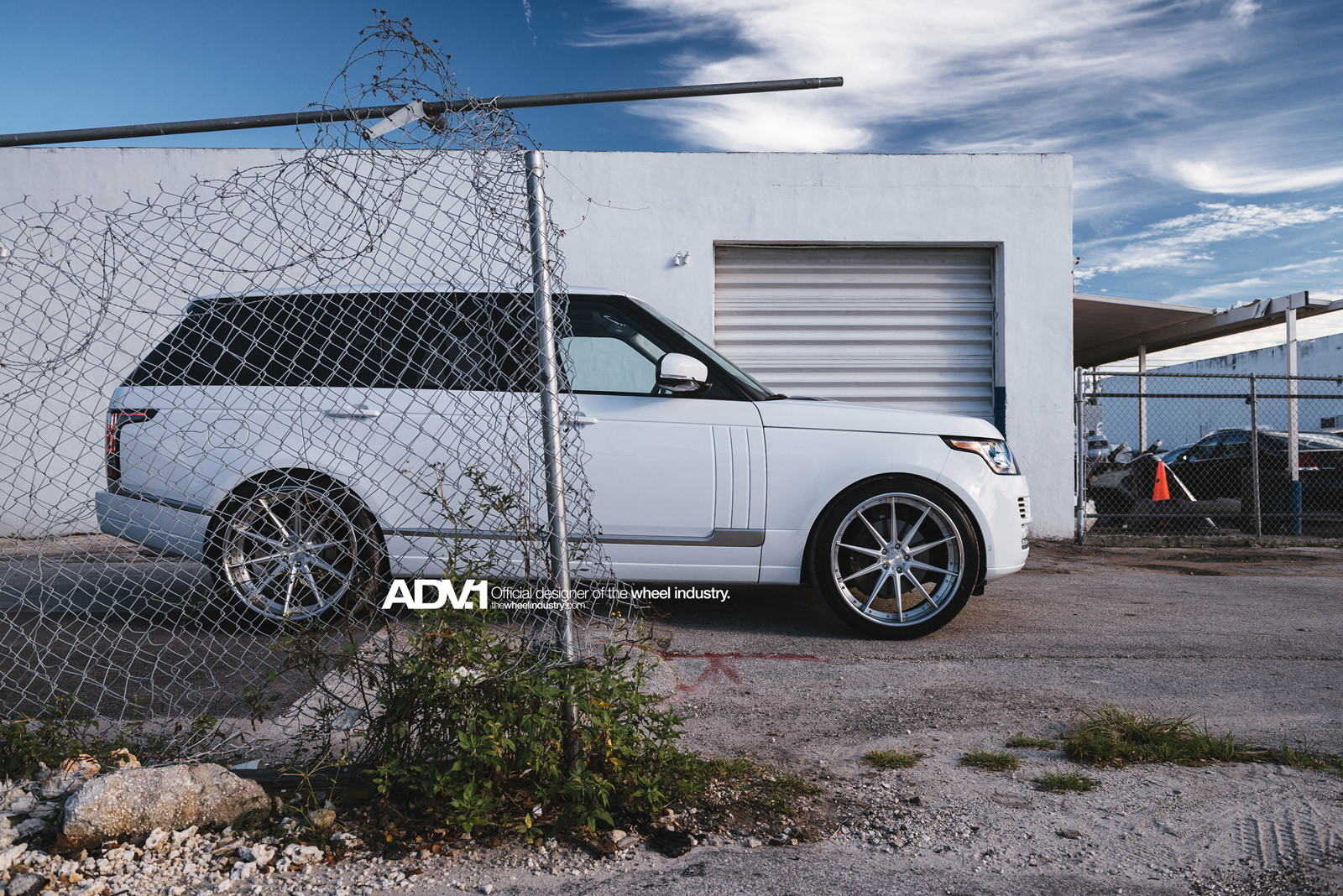 White Range Rover with Silver Polished ADV1 Wheels - Photo by ADV.1