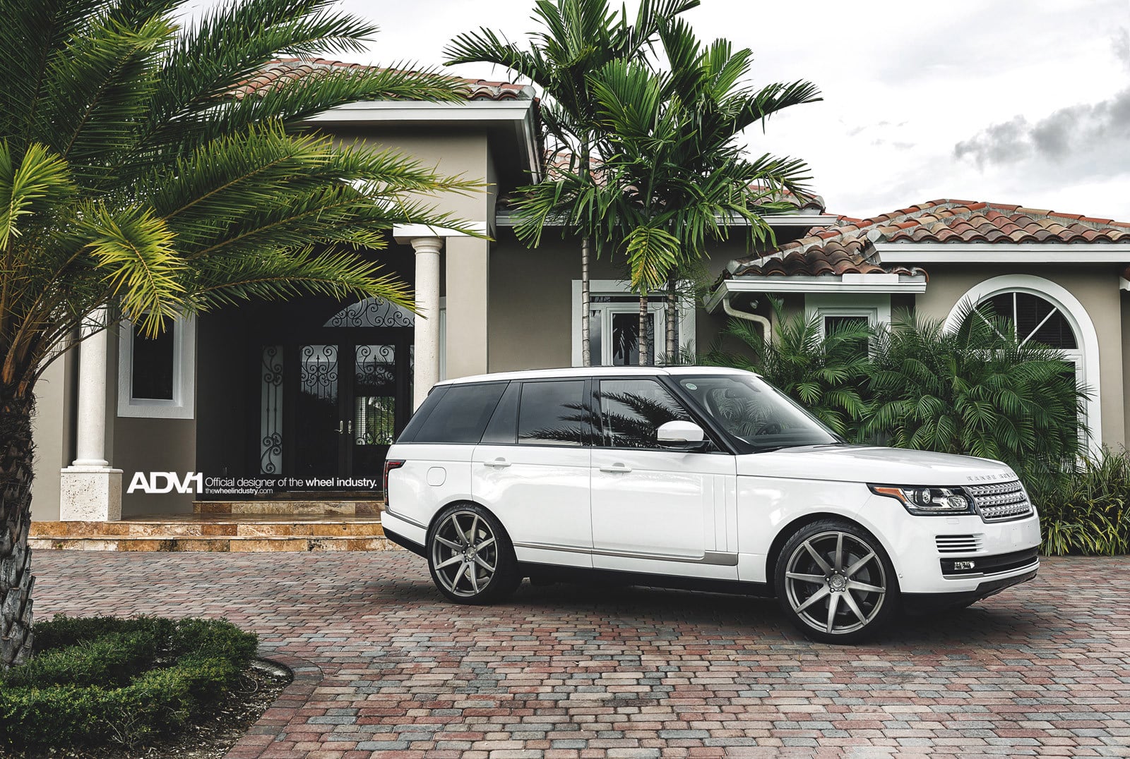 Texture Gunmetal ADV1 Rims on White Range Rover - Photo by ADV.1