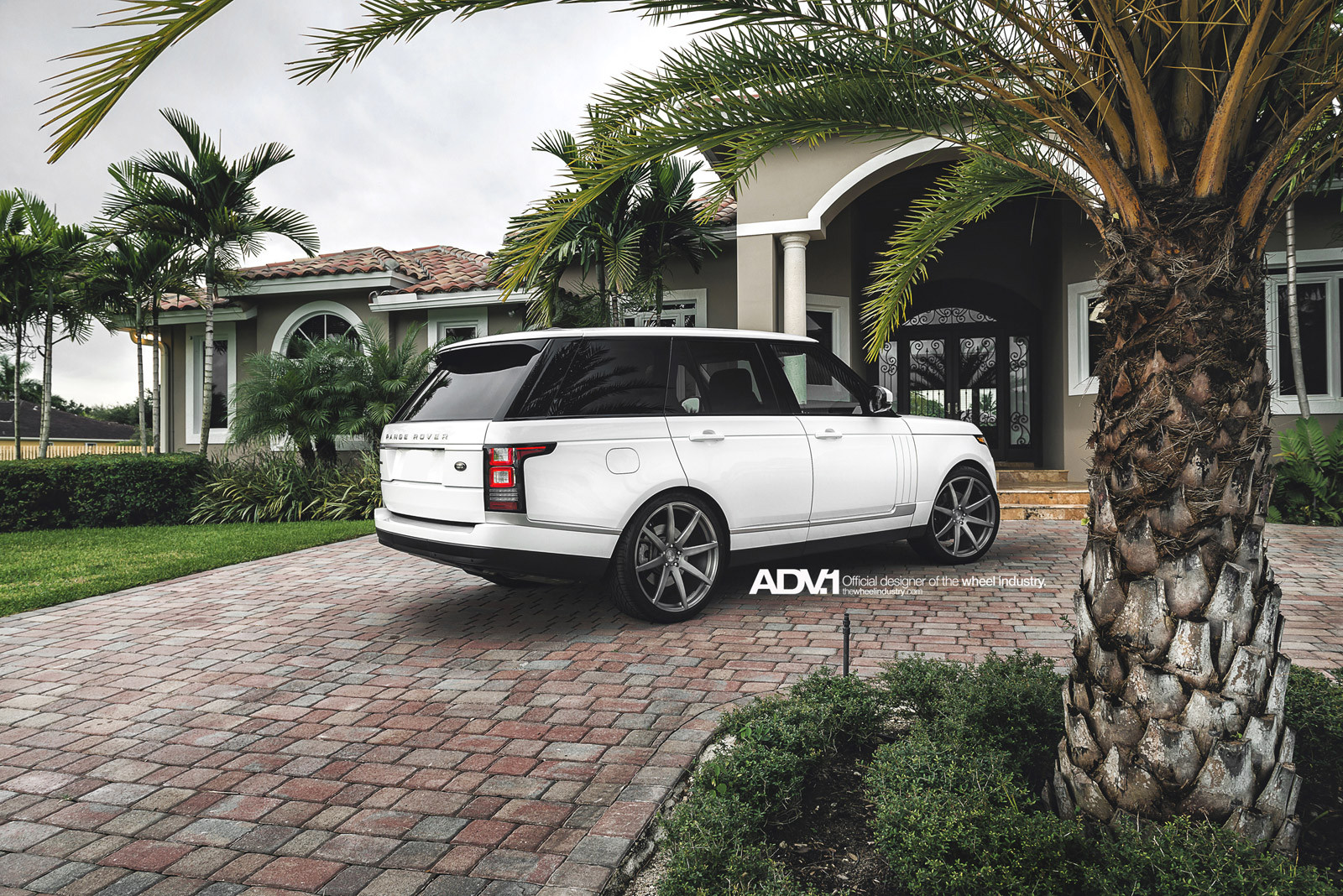 White Range Rover with Custom Red Taillights - Photo by ADV.1