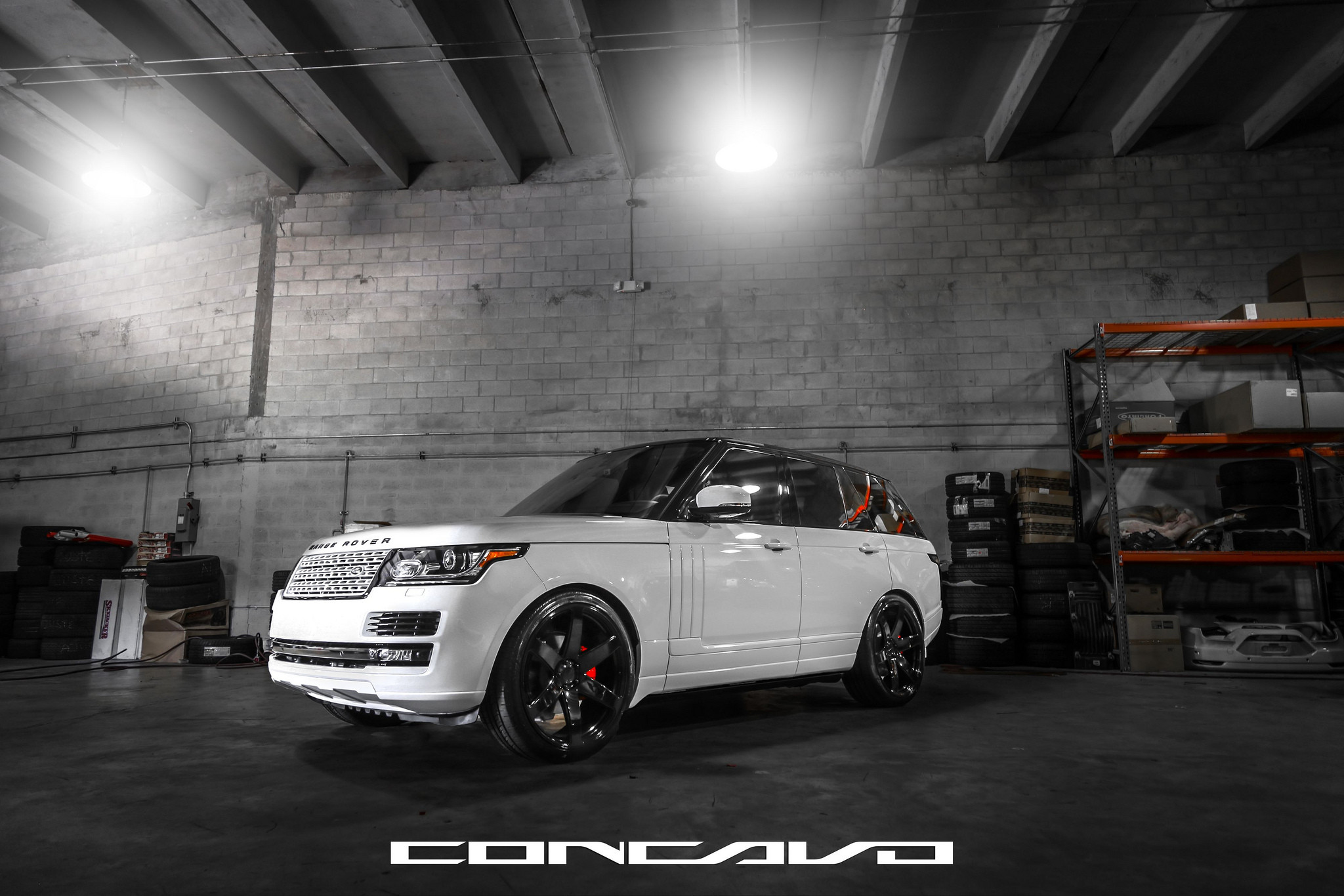 White Range Rover with Chrome Mesh Grille - Photo by ADV.1