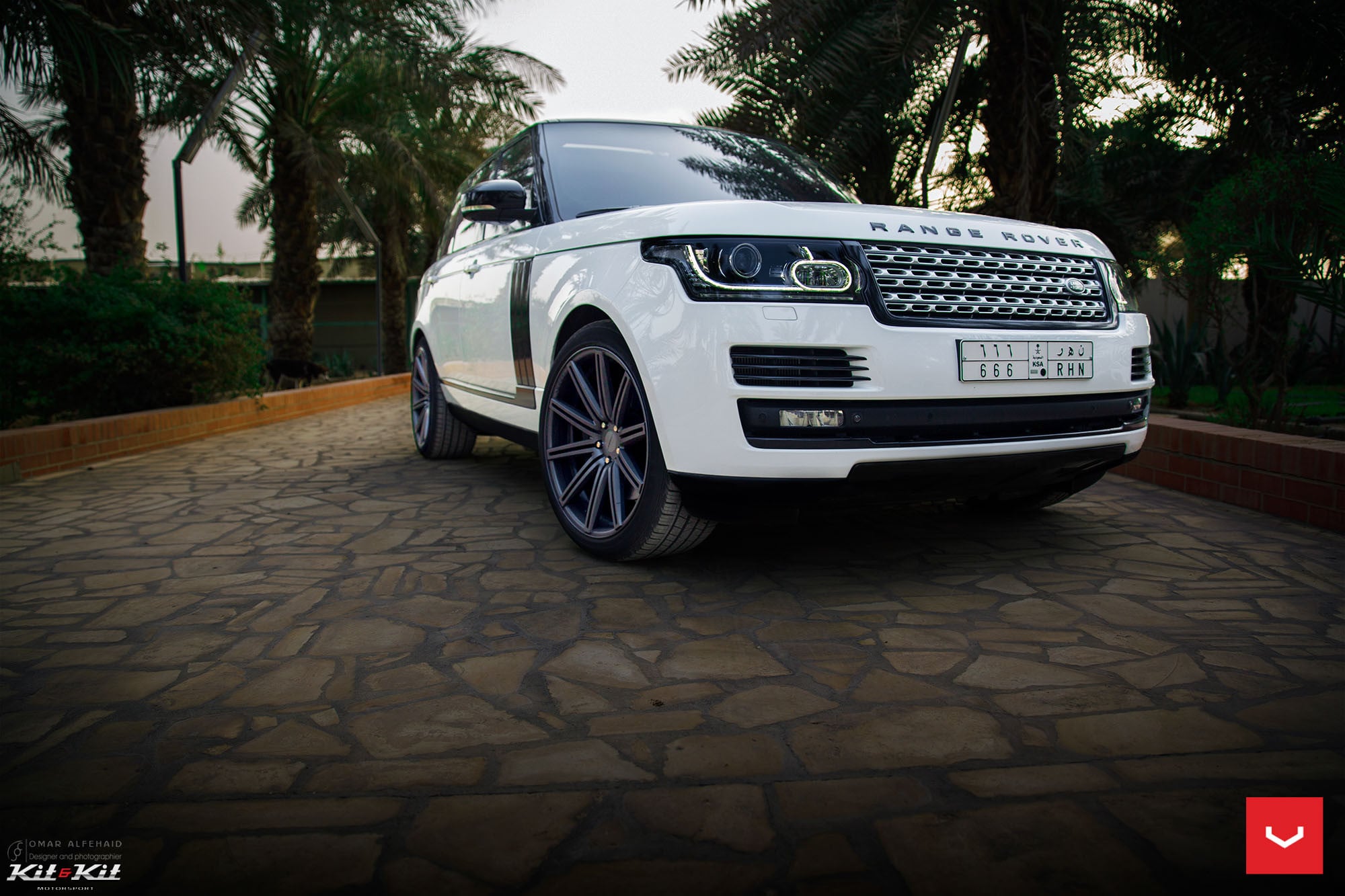 Classy Vossen Wheels on a Gorgeous Range Rover Vogue - Photo by Vossen