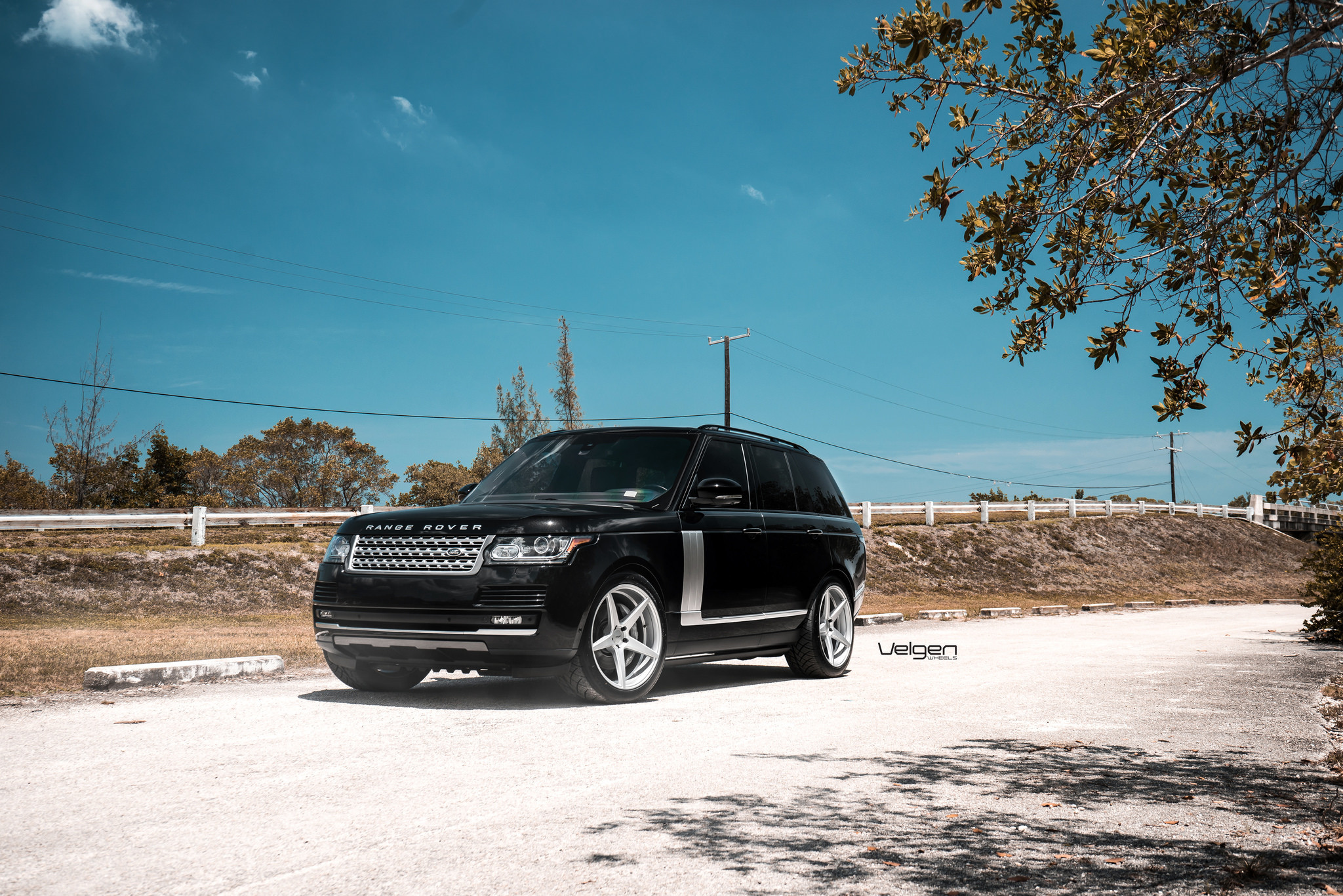 Black Range Rover with Chrome Velgen Wheels - Photo by Velgen