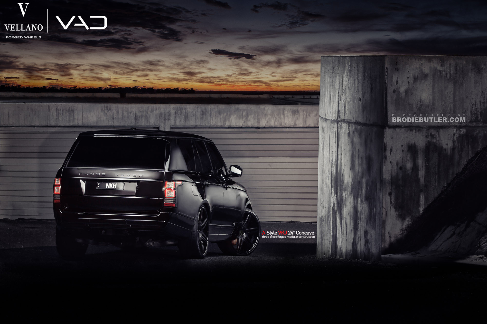 Aftermarket Rear Diffuser on Black Range Rover - Photo by Vellano