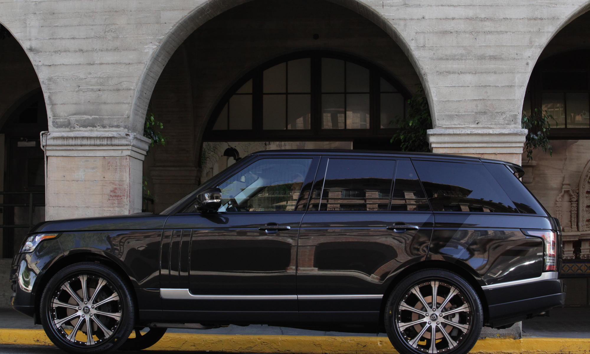 24 Inch Machine and Black Lexani Wheels on Range Rover - Photo by Lexani