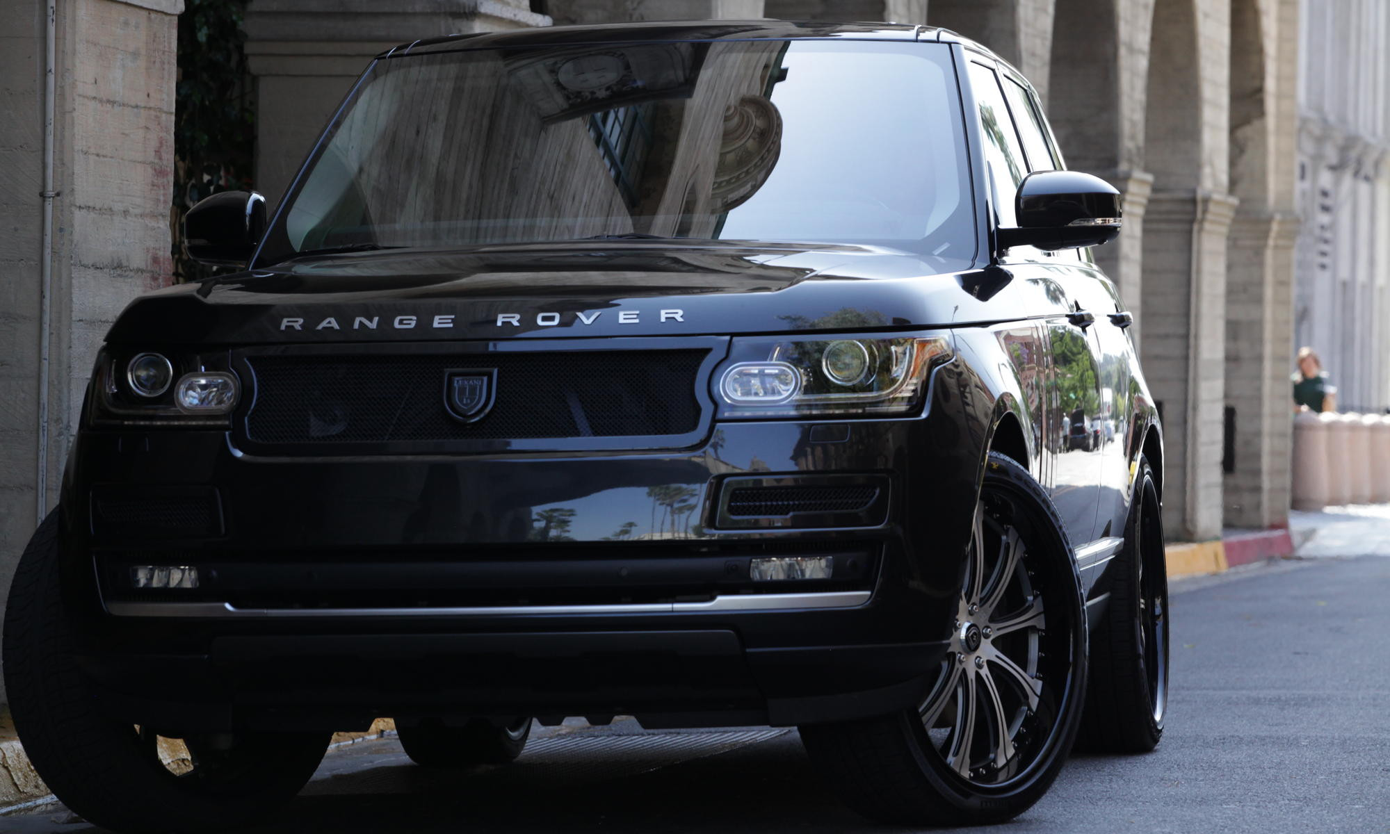 LR Lexani Wheels on Range Rover Land Rover - Photo by Lexani