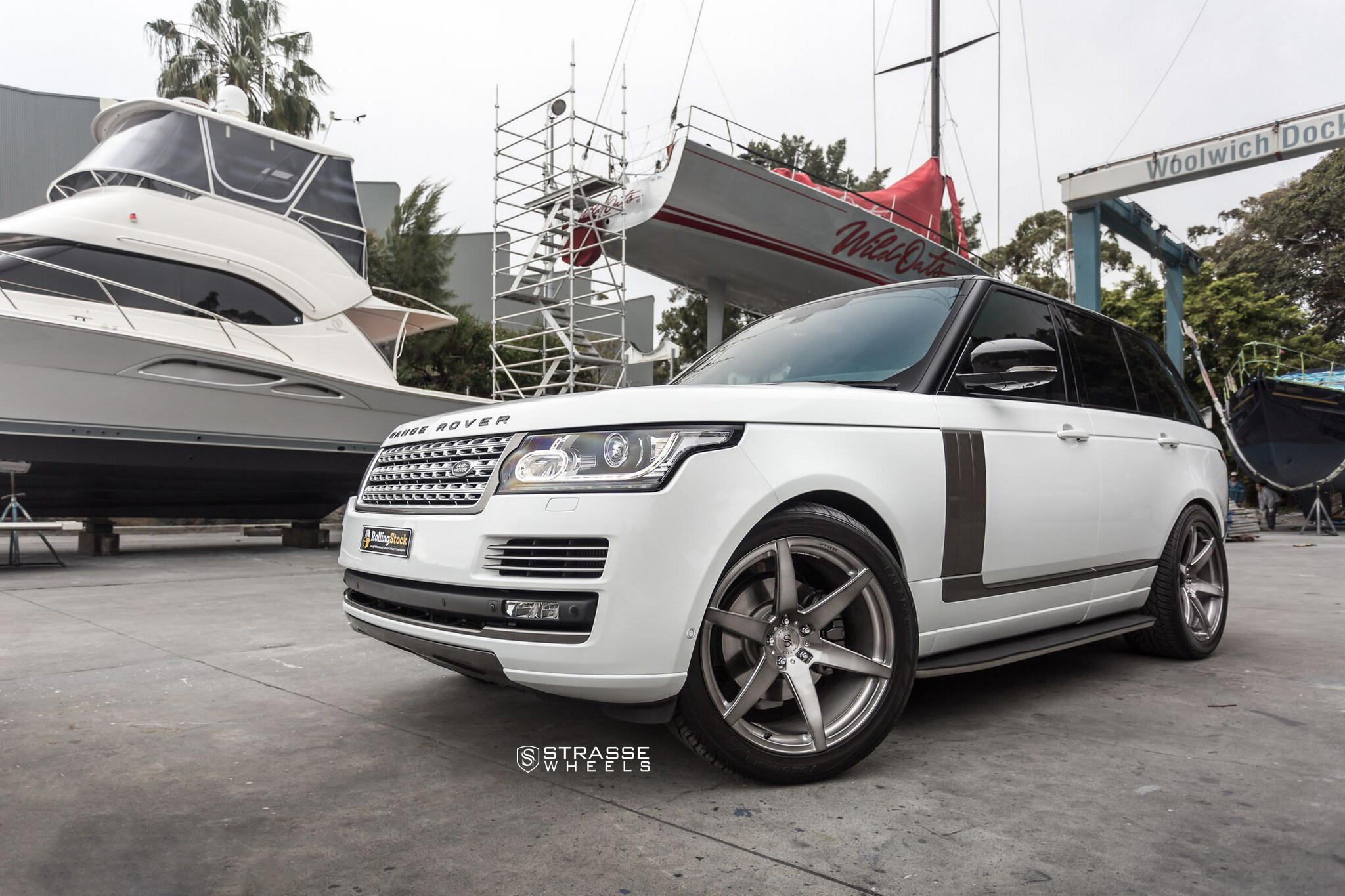 Chrome Mesh Grille on White Range Rover - Photo by Strasse Forged