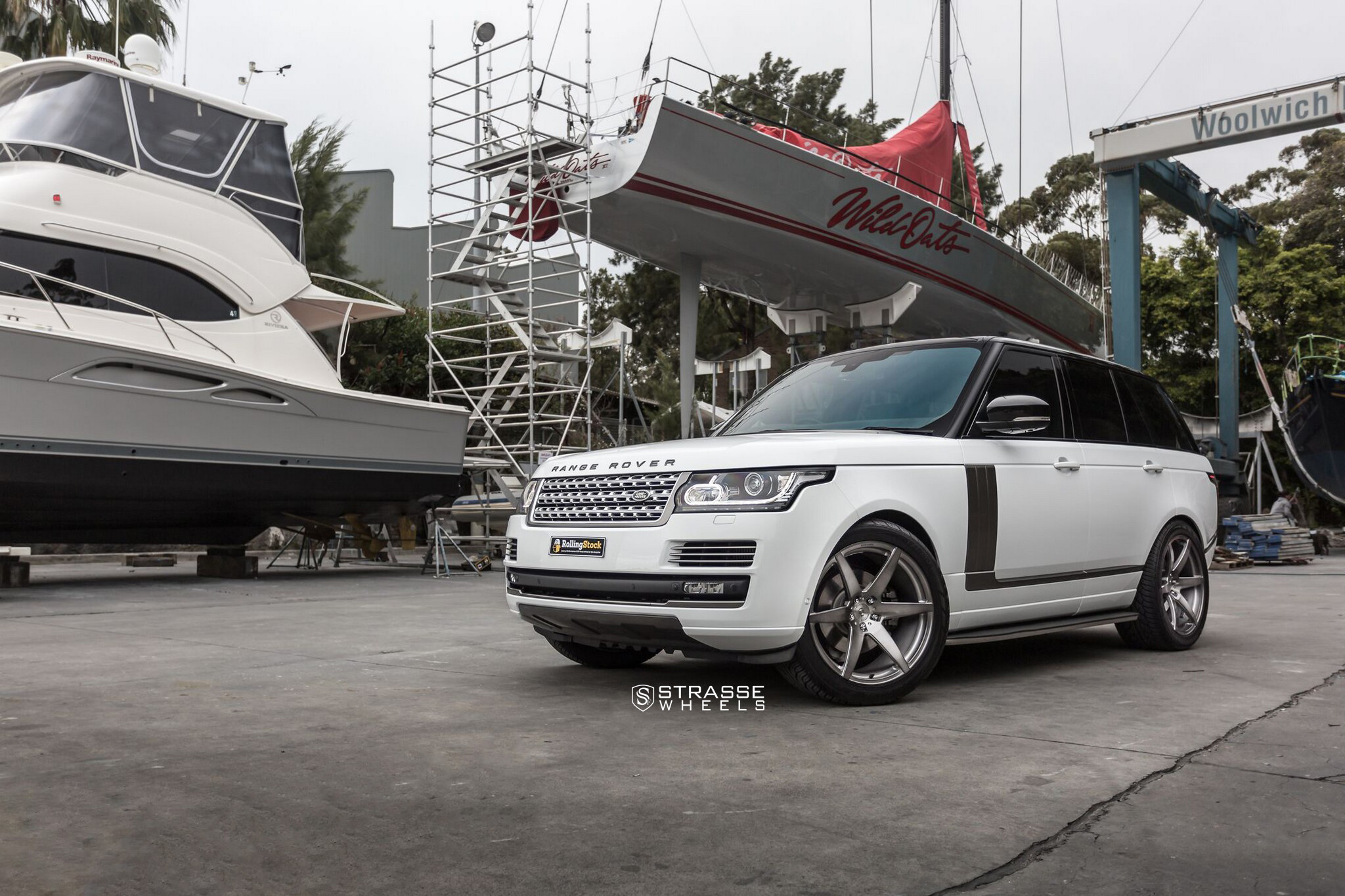 Aftermarket Headlights on White Range Rover - Photo by Strasse Forged