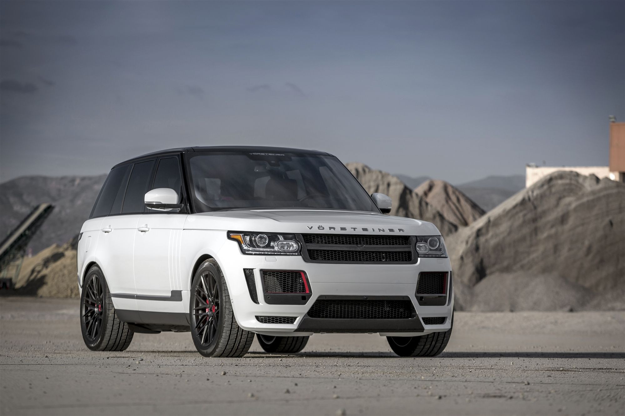Aftermarket Projector Headlights on White Range Rover - Photo by Vorstiner
