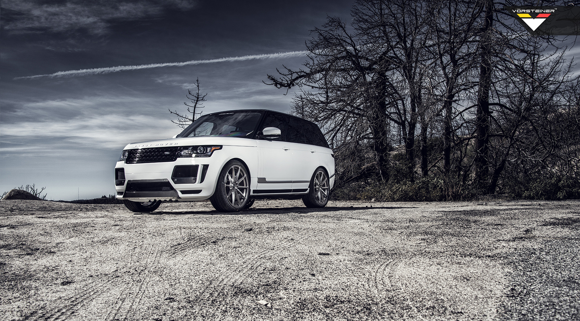 Aftermarket Headlights on White Range Rover - Photo by Vorstiner