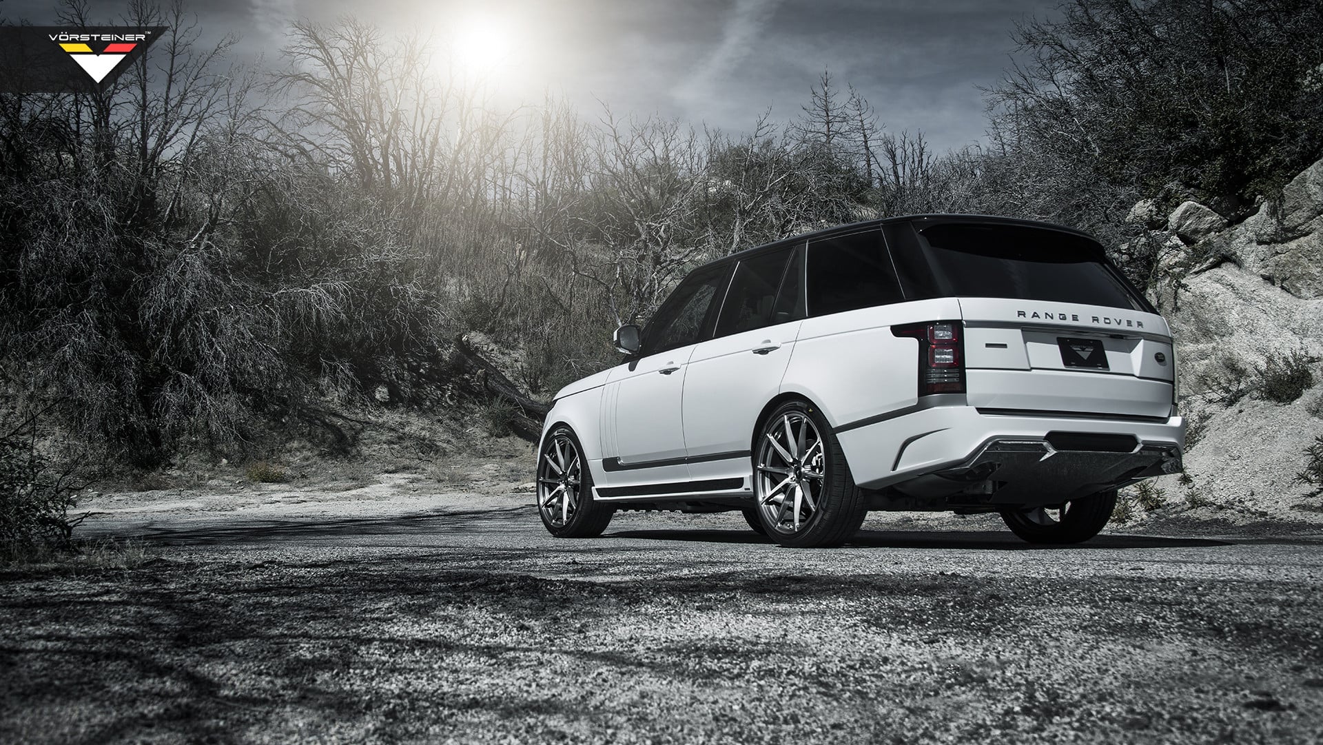 Aftermarket Rear Diffuser on White Range Rover - Photo by Vorstiner