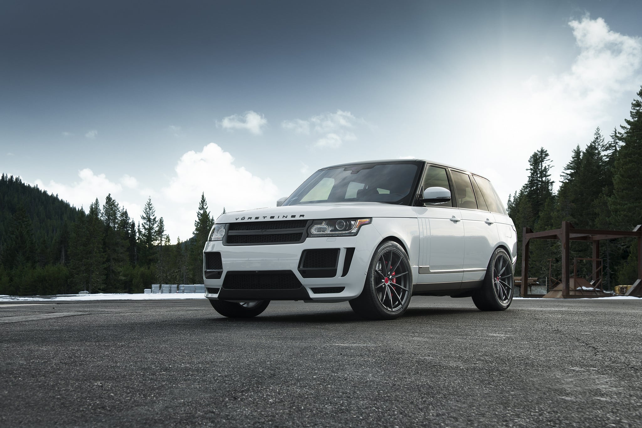Aftermarket Projector Headlights on White Range Rover - Photo by Vorsteiner