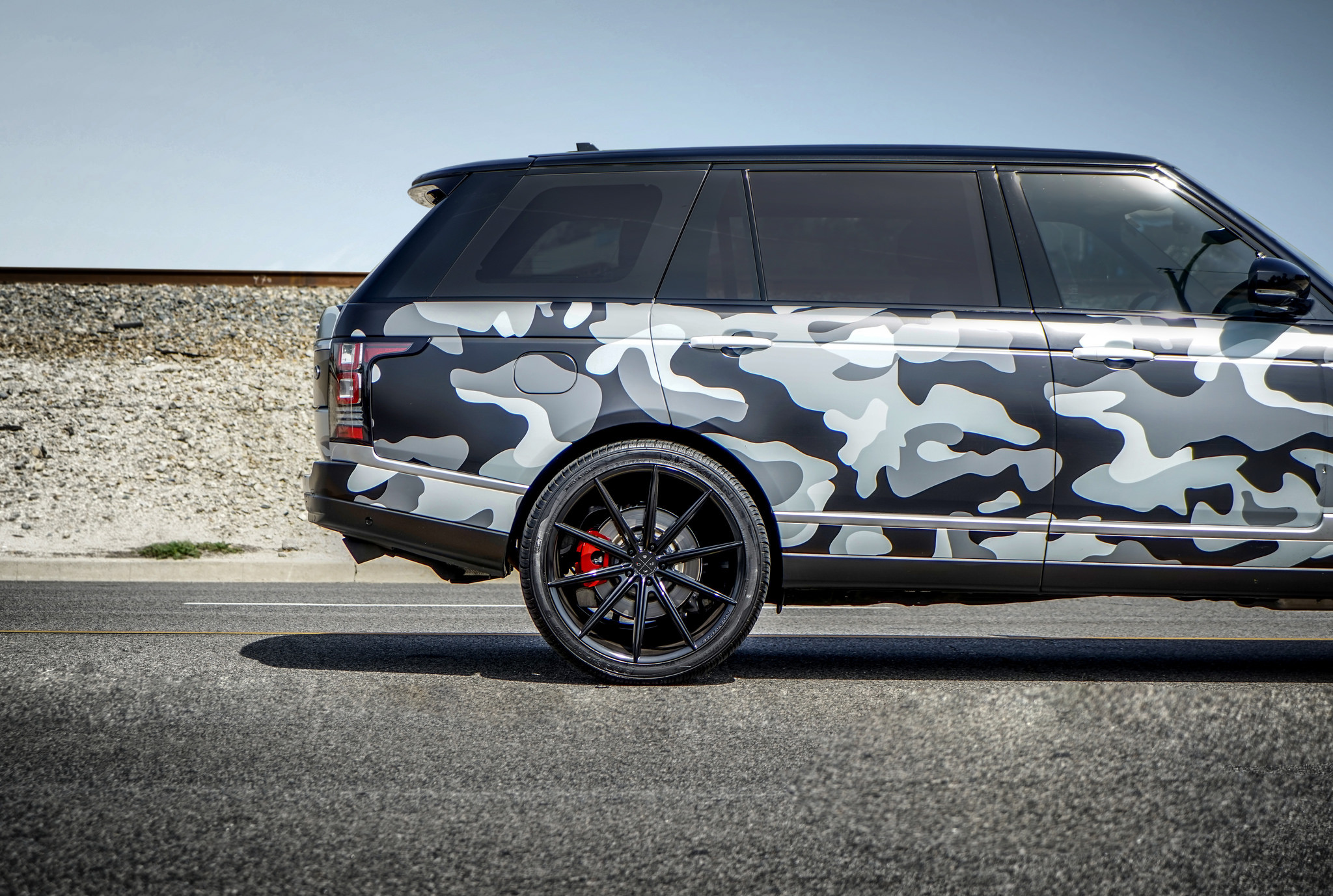 Camo Painted Range Rover on Nexen Tires - Photo by Blaque Diamond Wheels