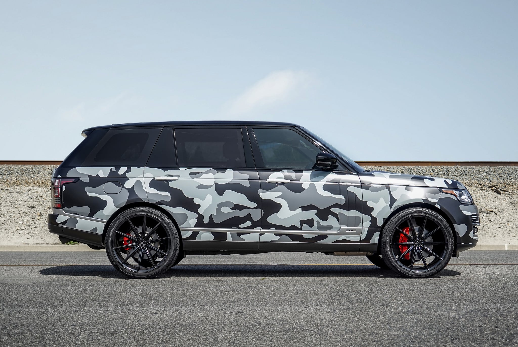 Camo Painted Range Rover with Blaque Diamond Wheels - Photo by Blaque Diamond Wheels