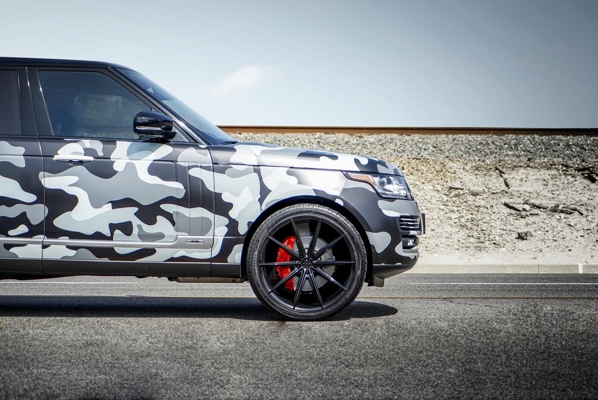 Gloss Black Blaque Diamond Rims on Range Rover - Photo by Blaque Diamond Wheels