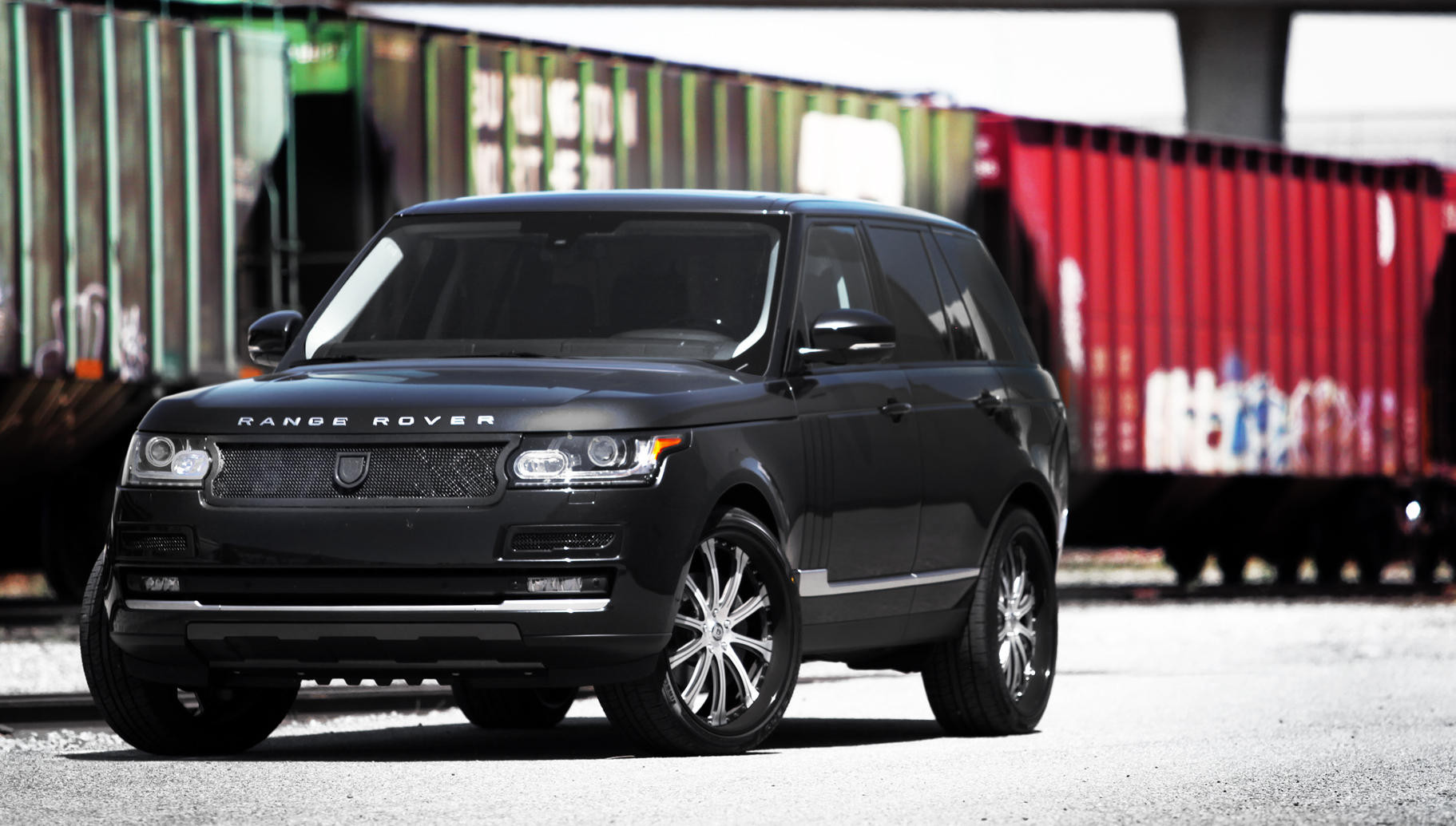 Range Rover Land Rover on Custom LF Lexani Rims - Photo by Lexani