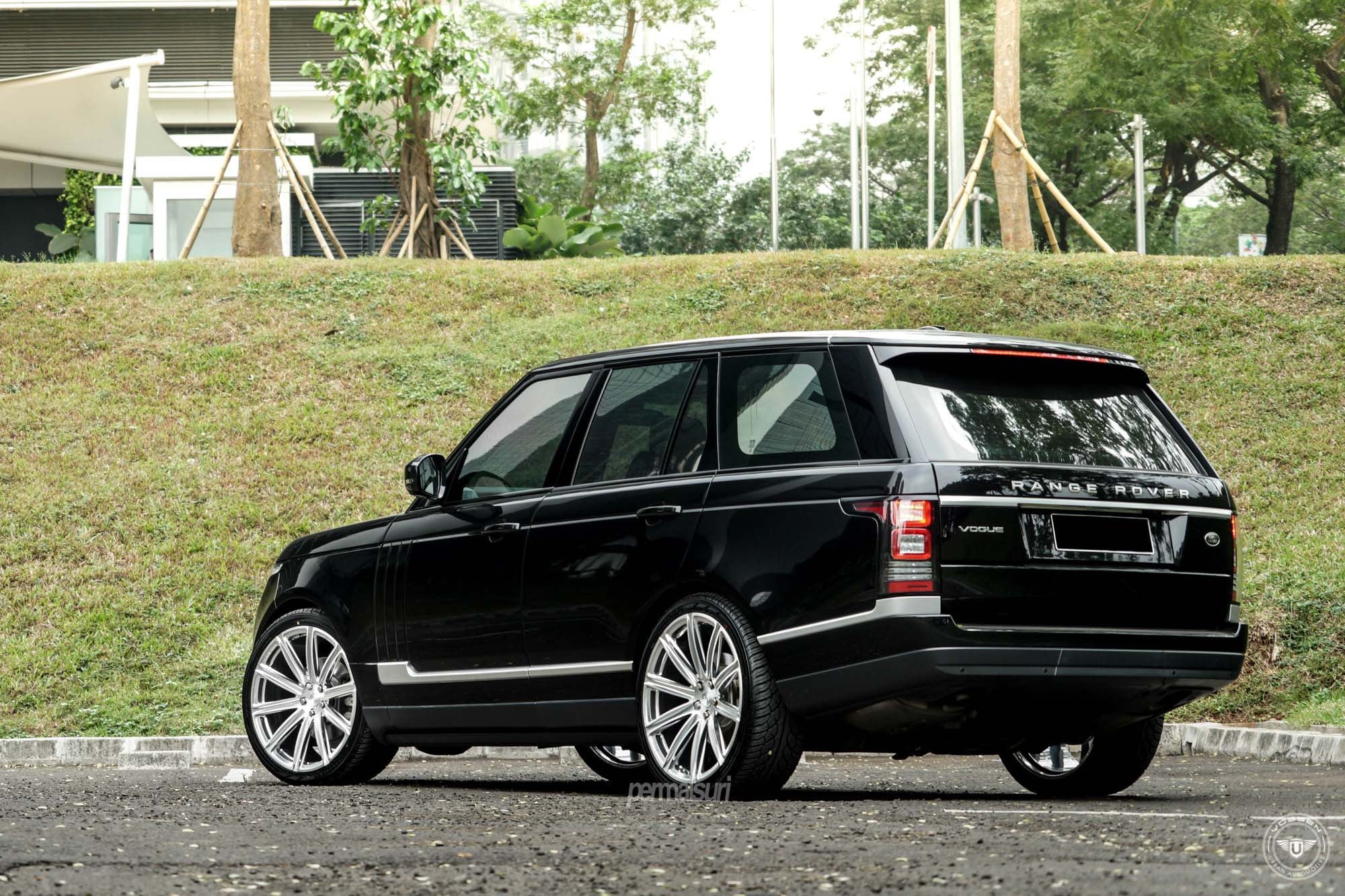 Red Clear LED Taillights on Black Range Rover - Photo by Vossen