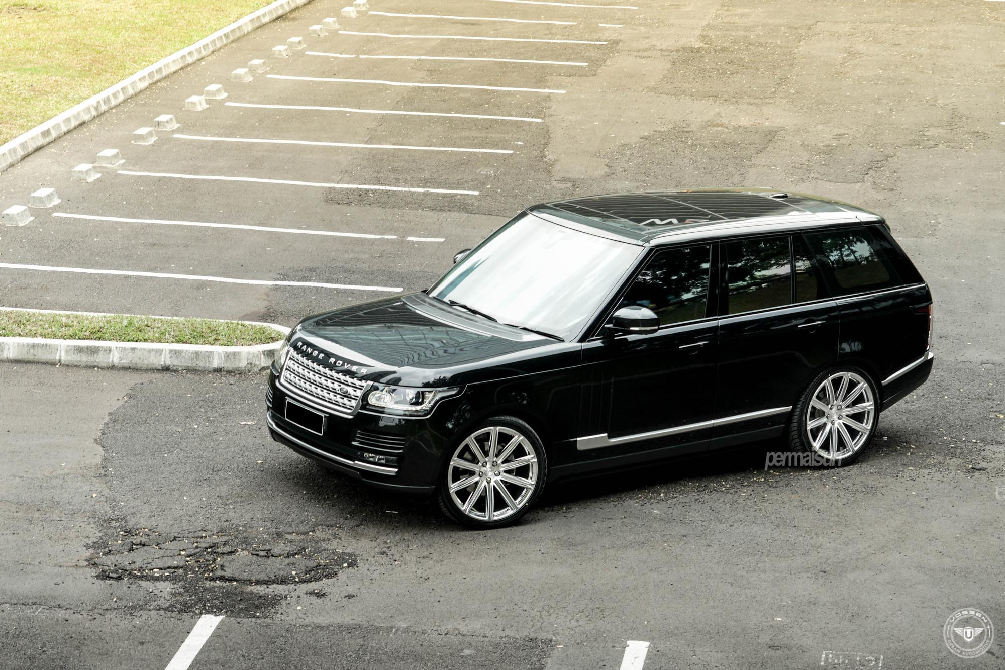 Black Range Rover with Custom Vossen Wheels - Photo by Vossen