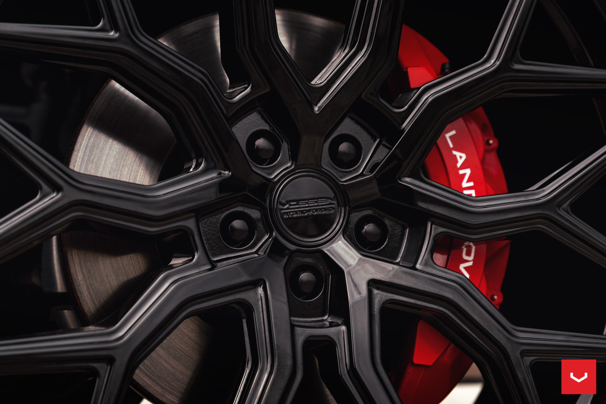 White Range Rover with Vossen Hybrid Forged Wheels - Photo by Vossen Wheels