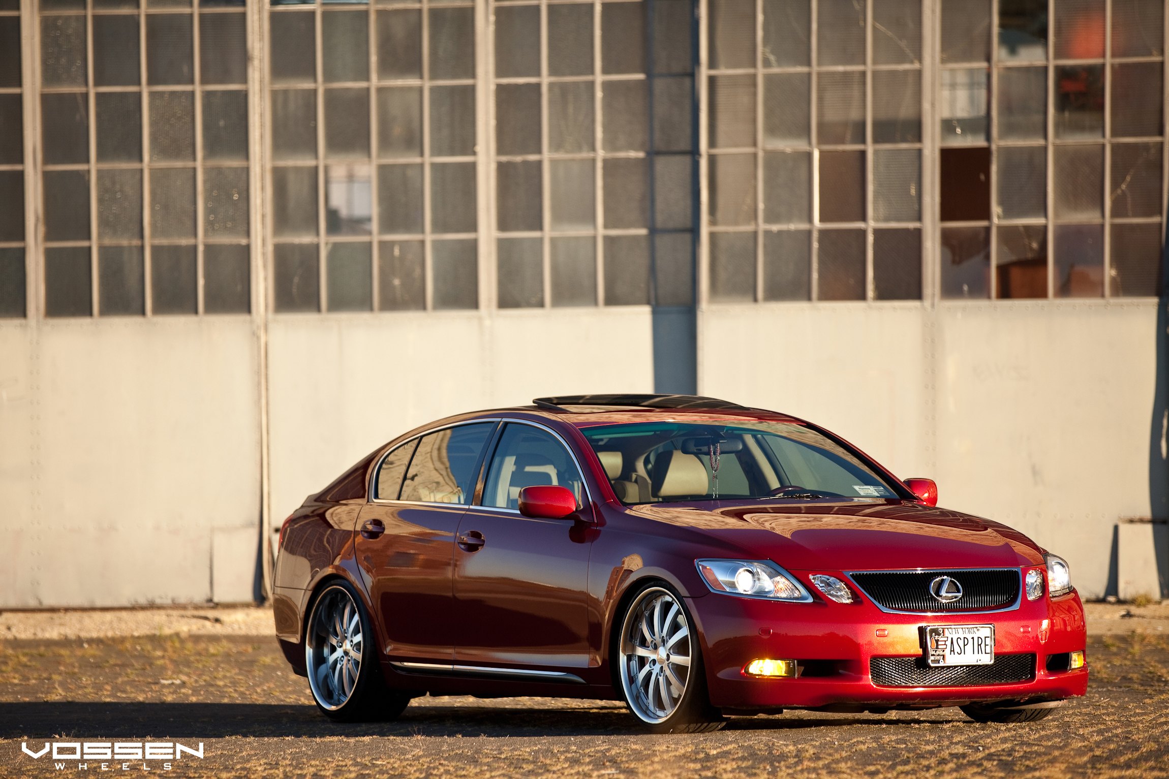 Красный хамелеон Lexus gs300