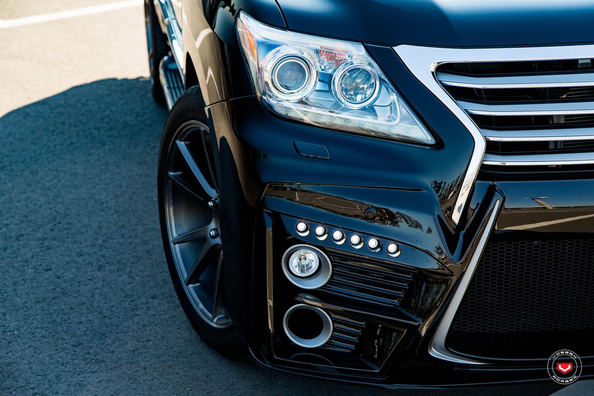 Perofrmance Bumper on Lexus LX570 - Photo by Vossen