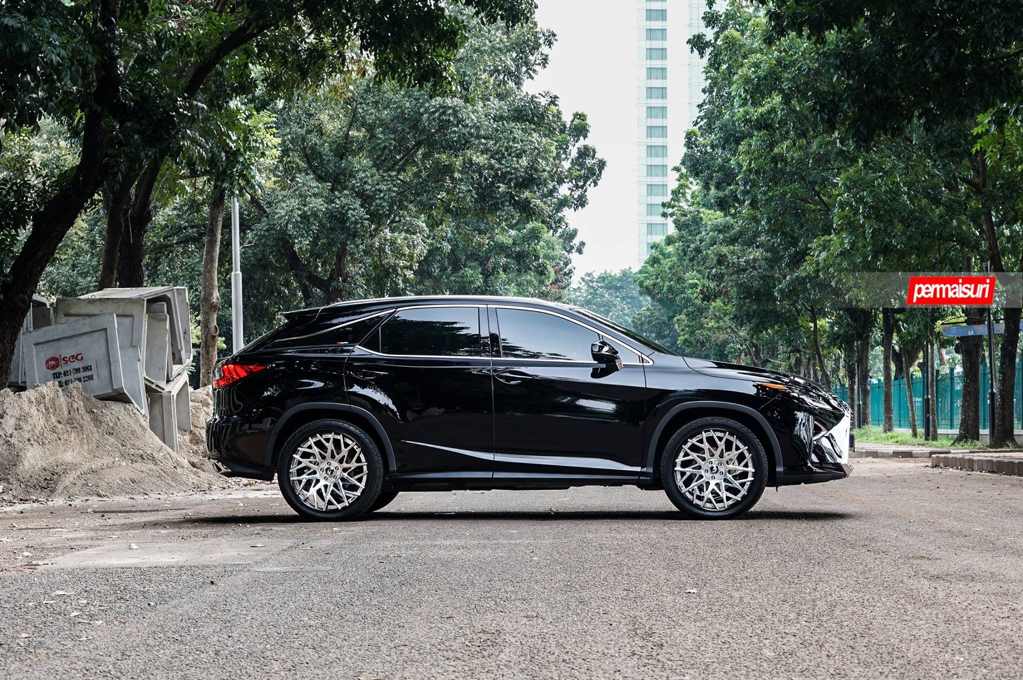 Forgiato Wheels on Black Lexus RX - Photo by Forgiato