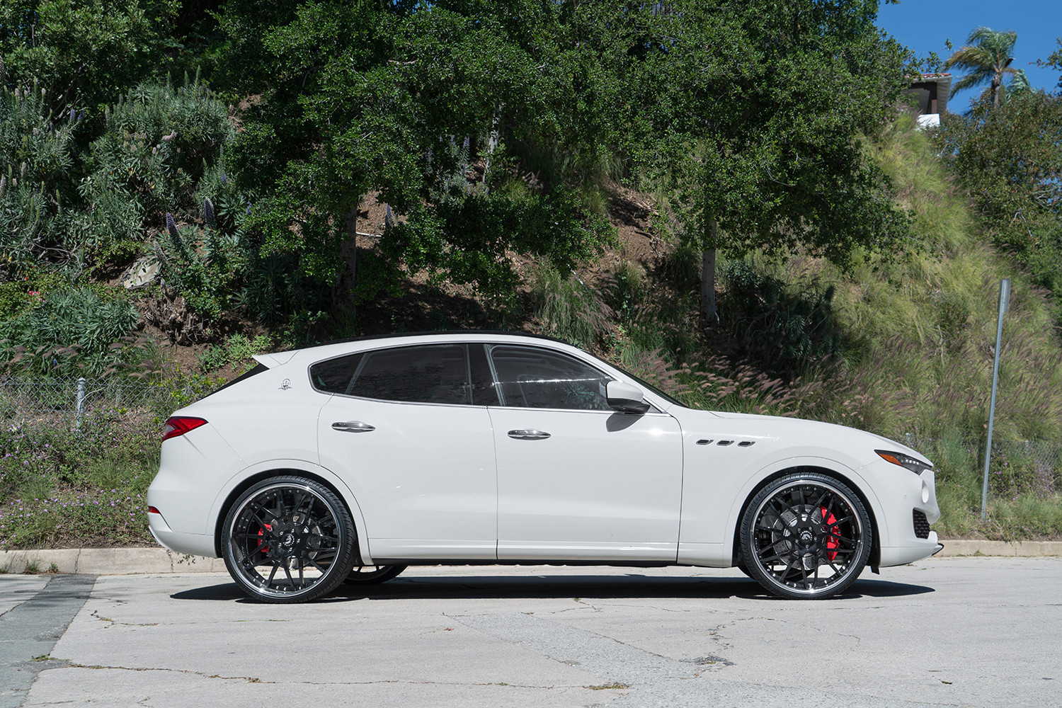 White Maserati Levante with Custom Side Skirts - Photo by Forgiato